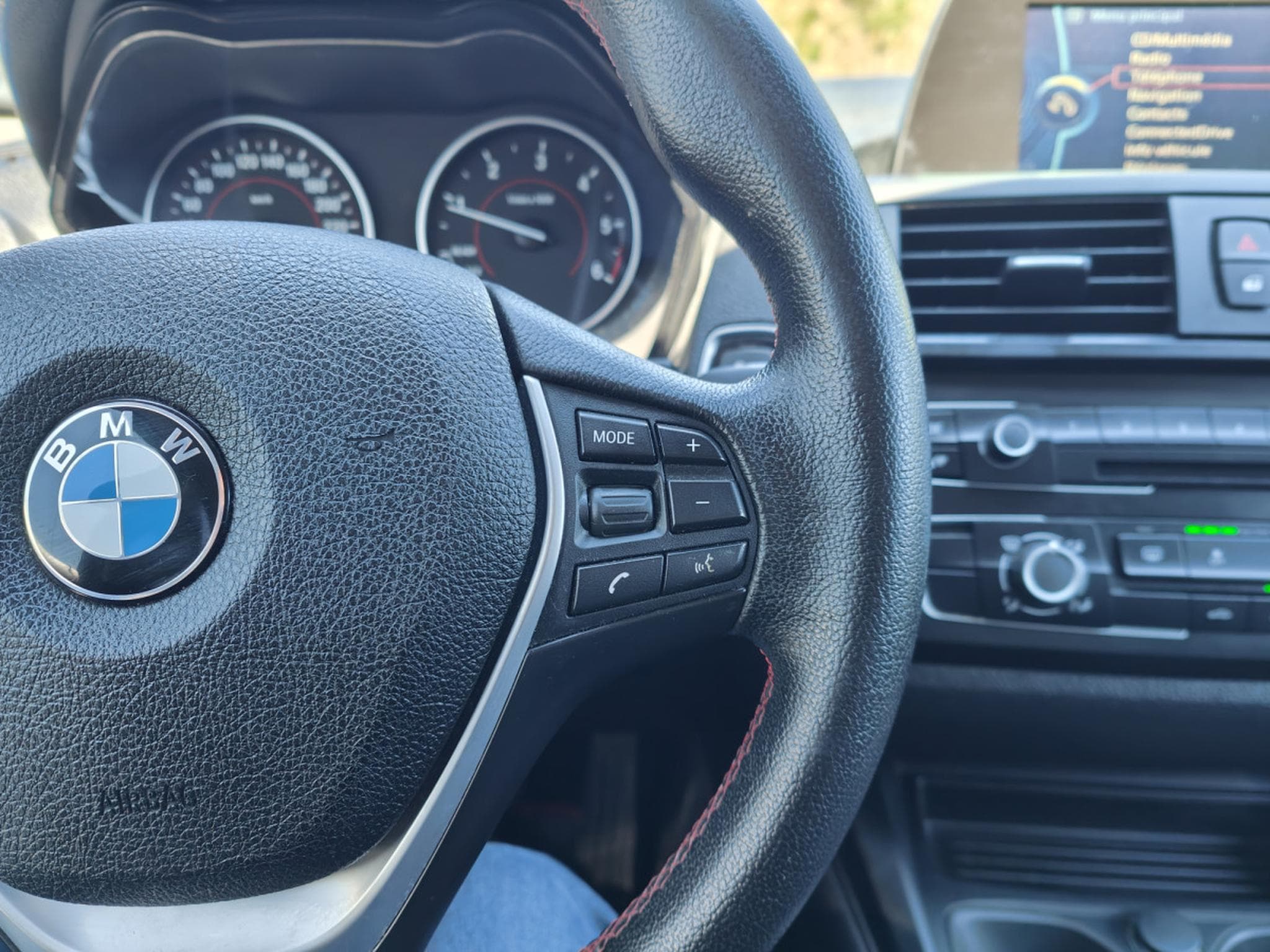 BMW 116 116d RED DEVILS EDITION GPS BLUETOOTH CLIMATISATION (2014) - Foto 19
