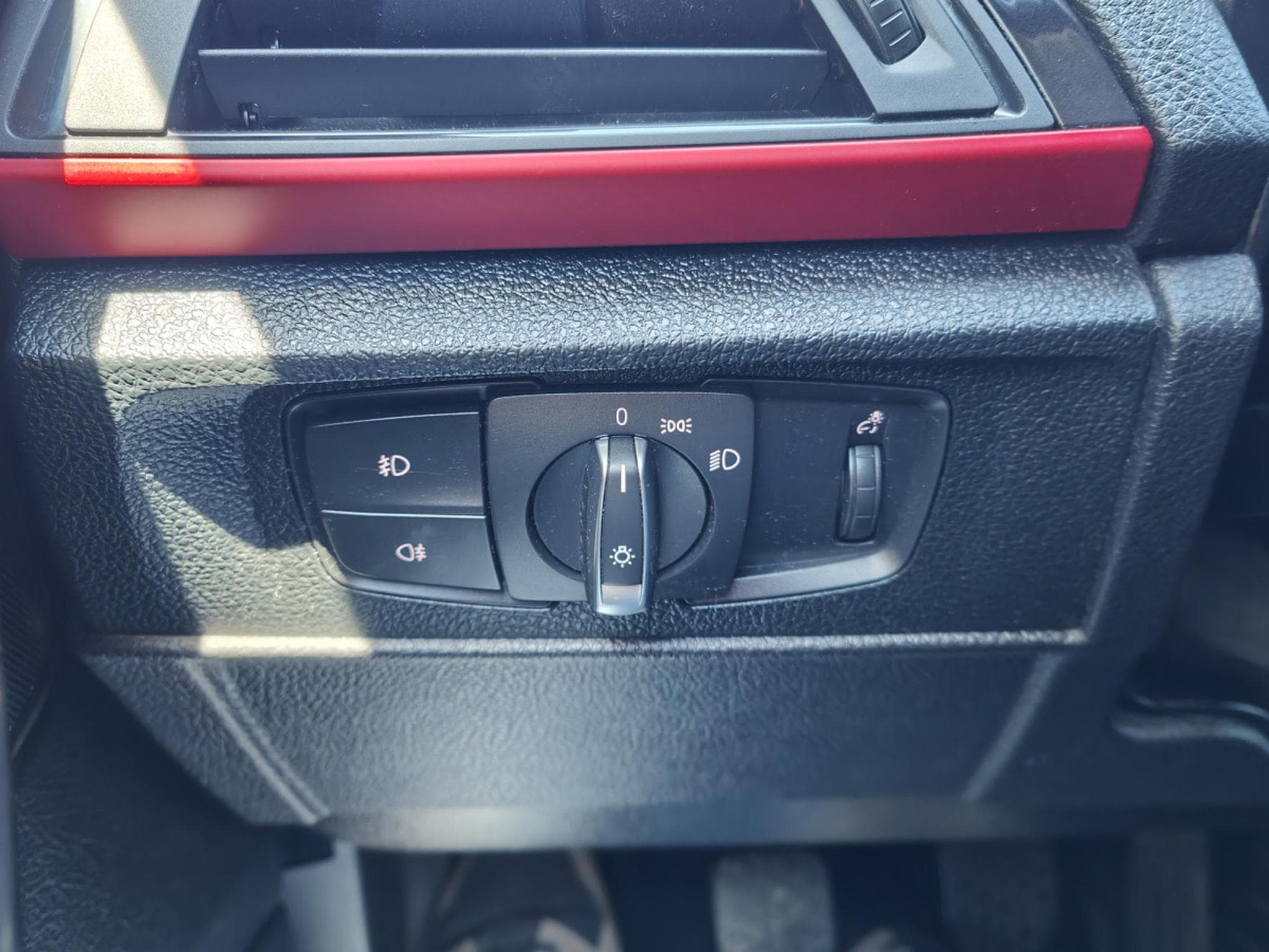 BMW 116 116d RED DEVILS EDITION GPS BLUETOOTH CLIMATISATION (2014) - Foto 21