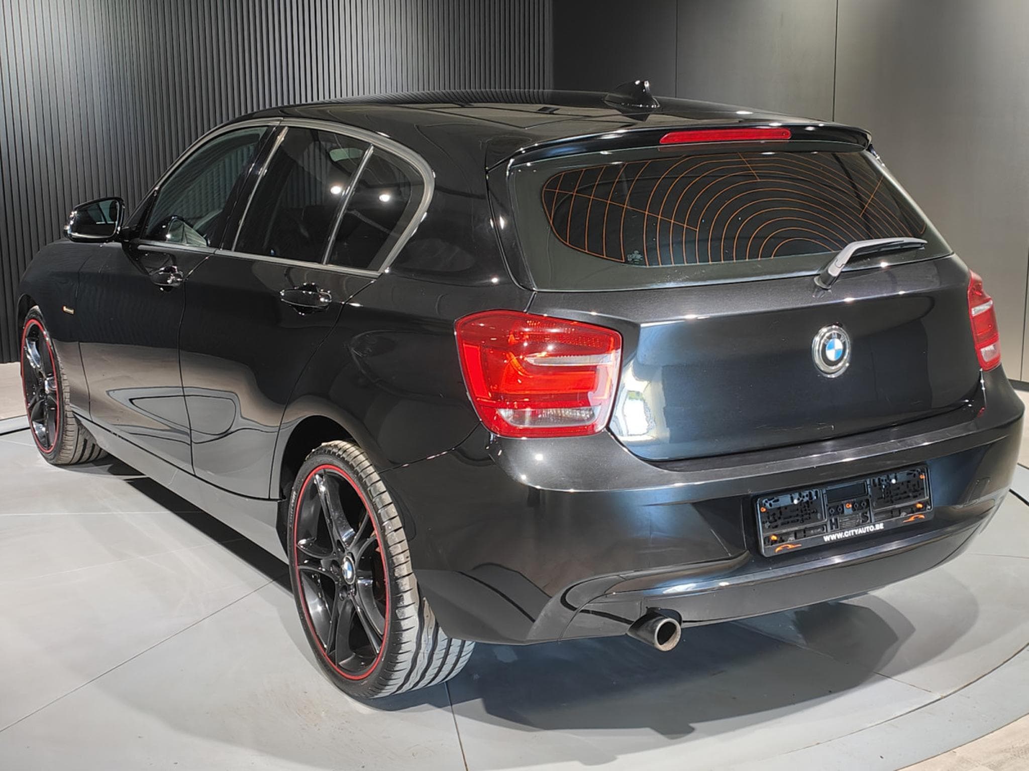 BMW 116 116d RED DEVILS EDITION GPS BLUETOOTH CLIMATISATION (2014) - Foto 4