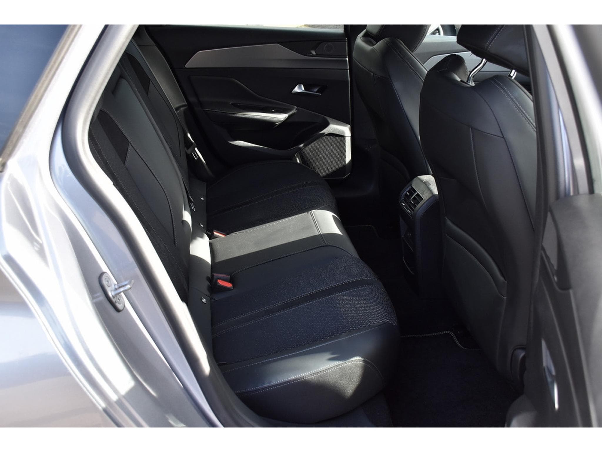 Peugeot 308 SW 1.6 PHEV Hybrid 225 GT e-EAT8 FOCAL ACC CAM360 1° MAIN (2024) - Foto 8