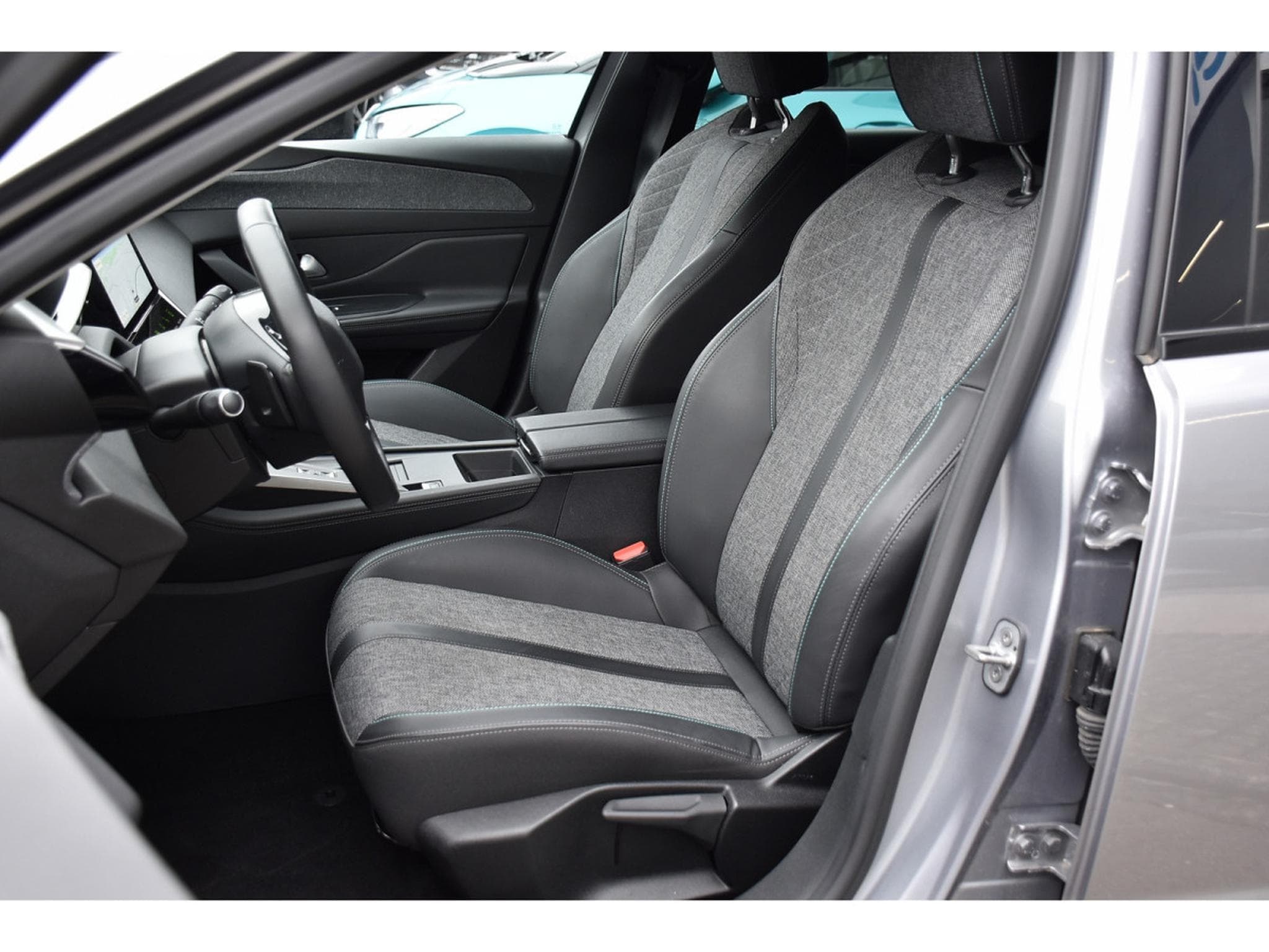 Peugeot 408 1.2 PureTech Allure EAT8 ACC LANE GPS CAM 1° MAIN (2024) - Foto 6