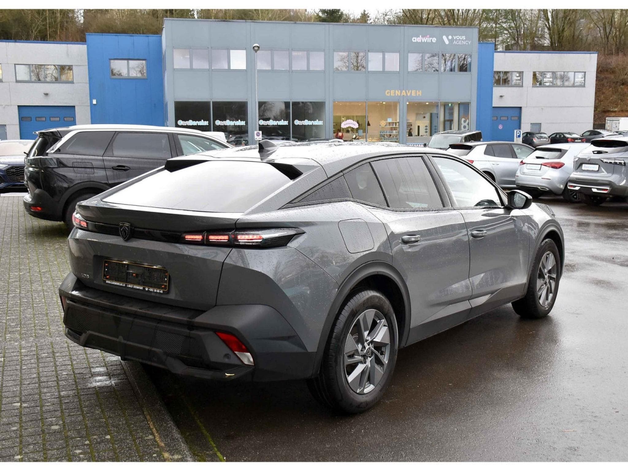 Peugeot 408 1.2 PureTech Allure EAT8 ACC LANE GPS CAM 1° MAIN (2024) - Foto 4