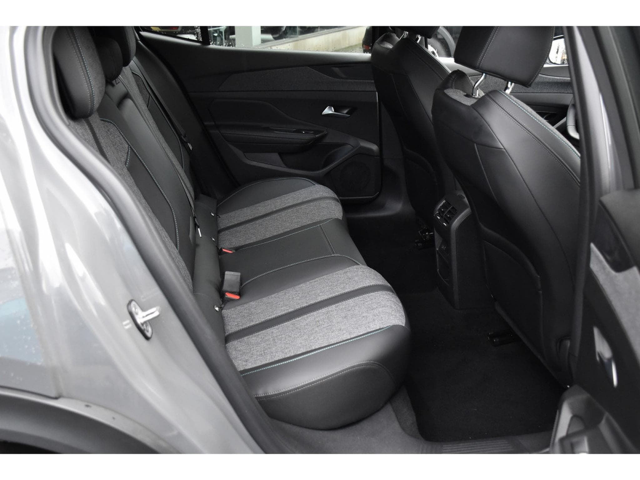 Peugeot 408 1.2 PureTech Allure EAT8 ACC LANE GPS CAM 1° MAIN (2024) - Foto 8