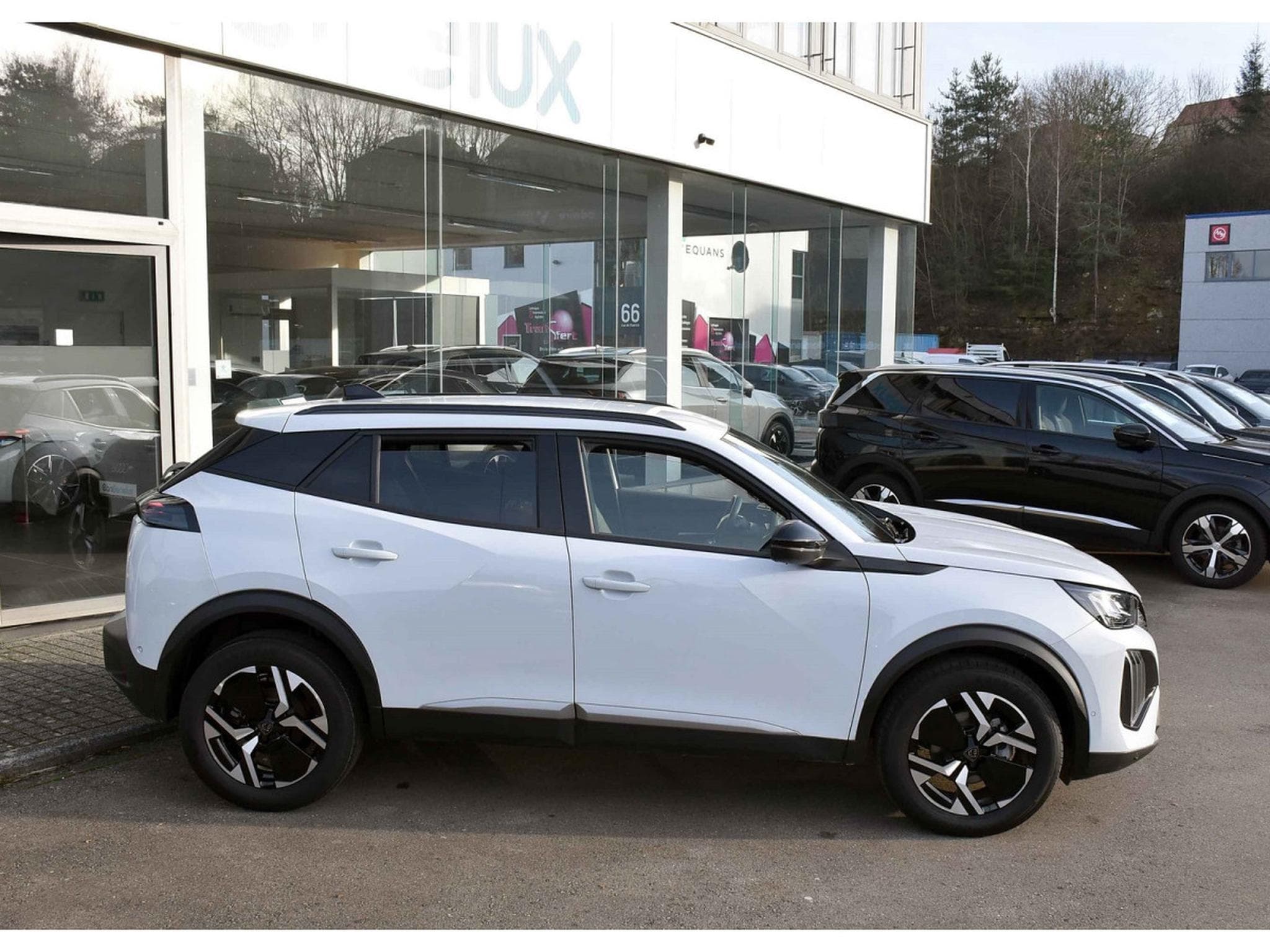 Peugeot 2008 1.2 Hybrid 145 Allure e-DCS6 ACC LANE SIDE GPS CAM360 1°MAIN (2025) - Foto 3
