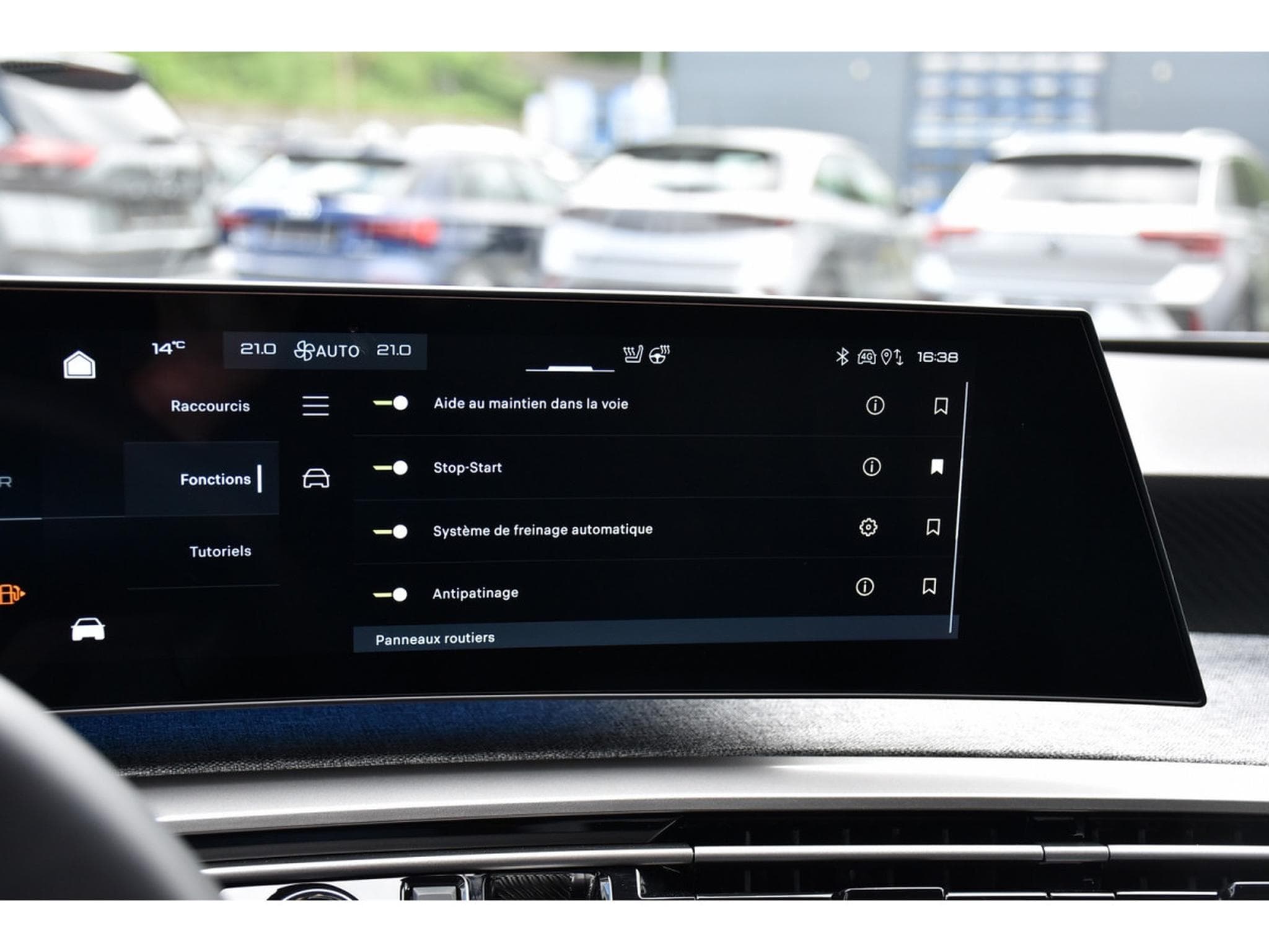 Peugeot 5008 Hybrid 145 Allure e-DCS ACC SG CHFF CAM360 NEUF (2026) - Foto 13