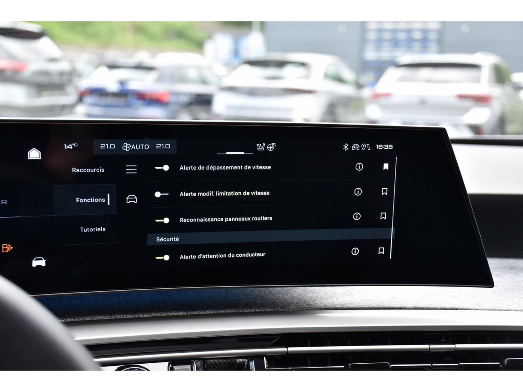 Peugeot 5008 Hybrid 145 Allure e-DCS ACC SG CHFF CAM360 NEUF (2026) - Foto 14
