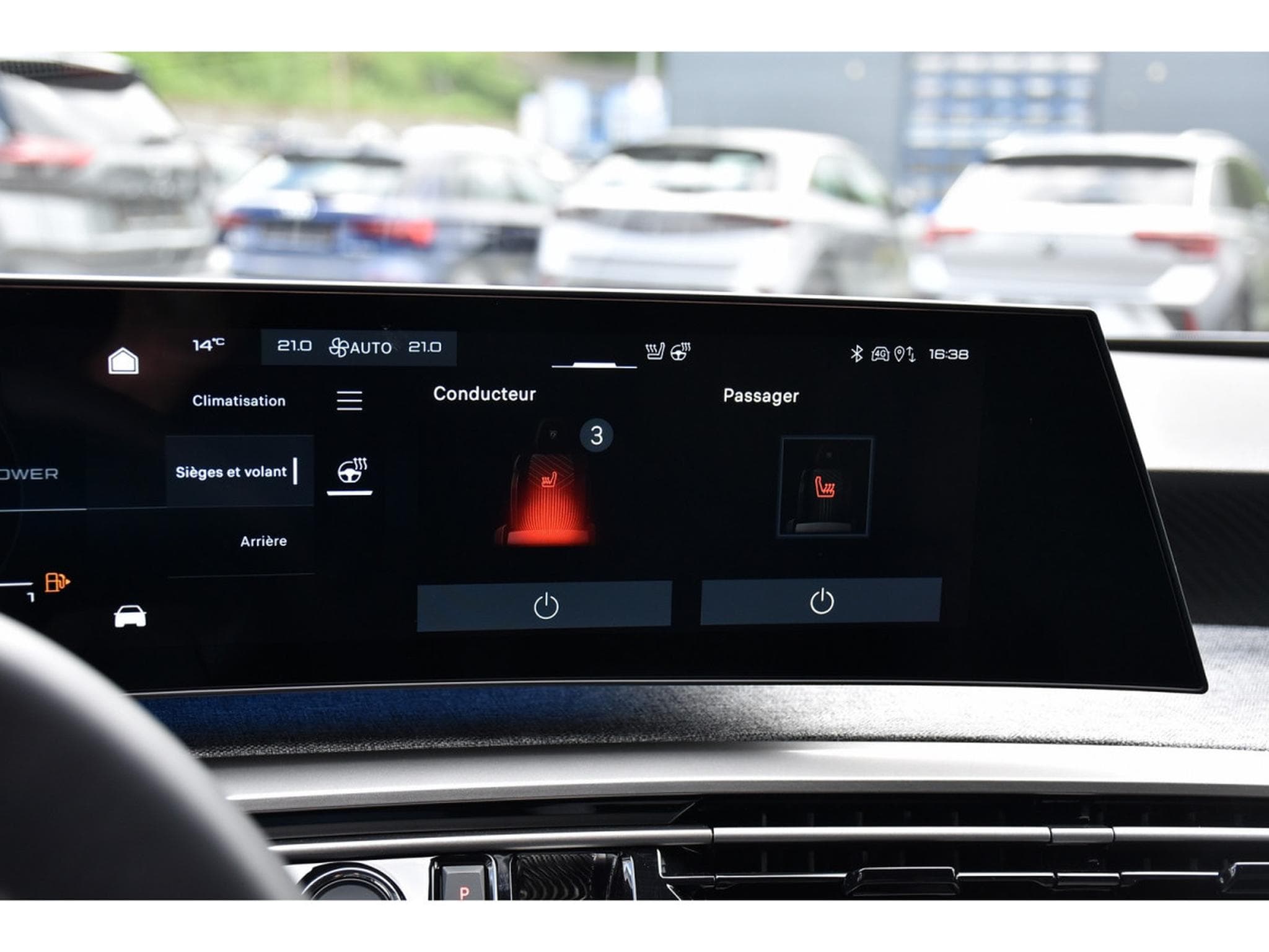Peugeot 5008 Hybrid 145 Allure e-DCS ACC SG CHFF CAM360 NEUF (2026) - Foto 17