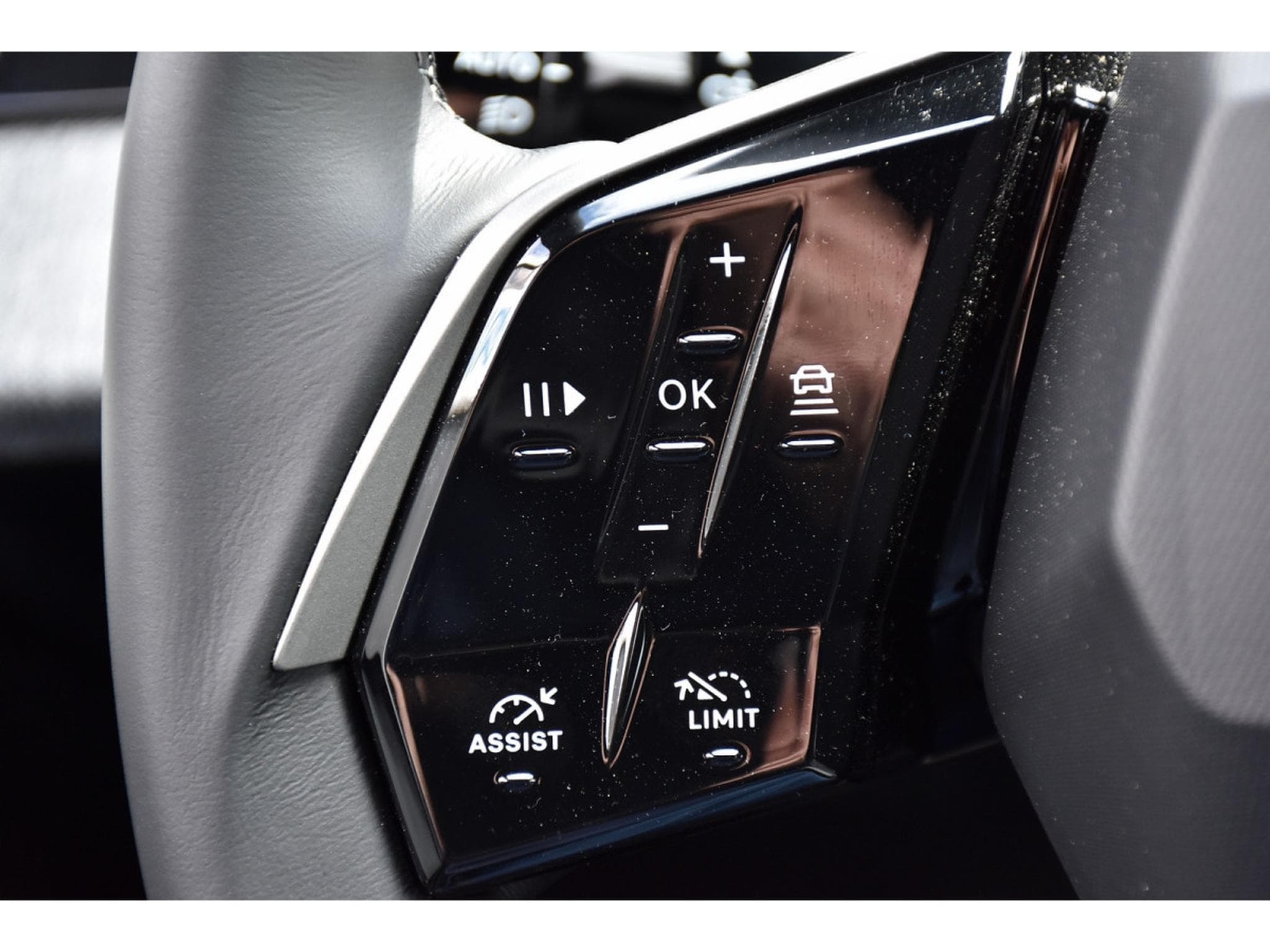 Peugeot 5008 Hybrid 145 Allure e-DCS ACC SG CHFF CAM360 NEUF (2026) - Foto 20