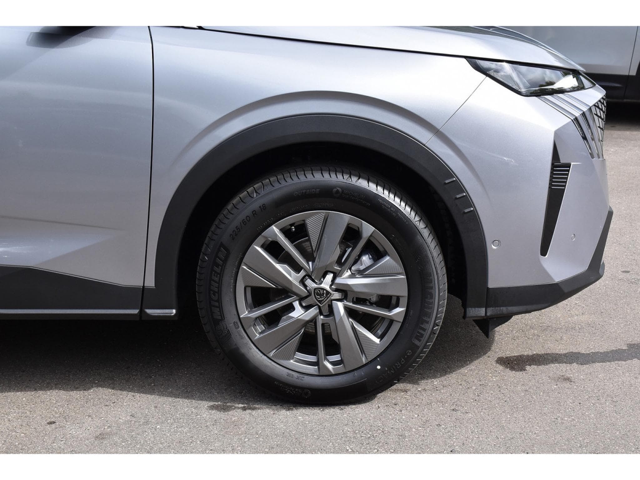 Peugeot 5008 Hybrid 145 Allure e-DCS ACC SG CHFF CAM360 NEUF (2026) - Foto 5