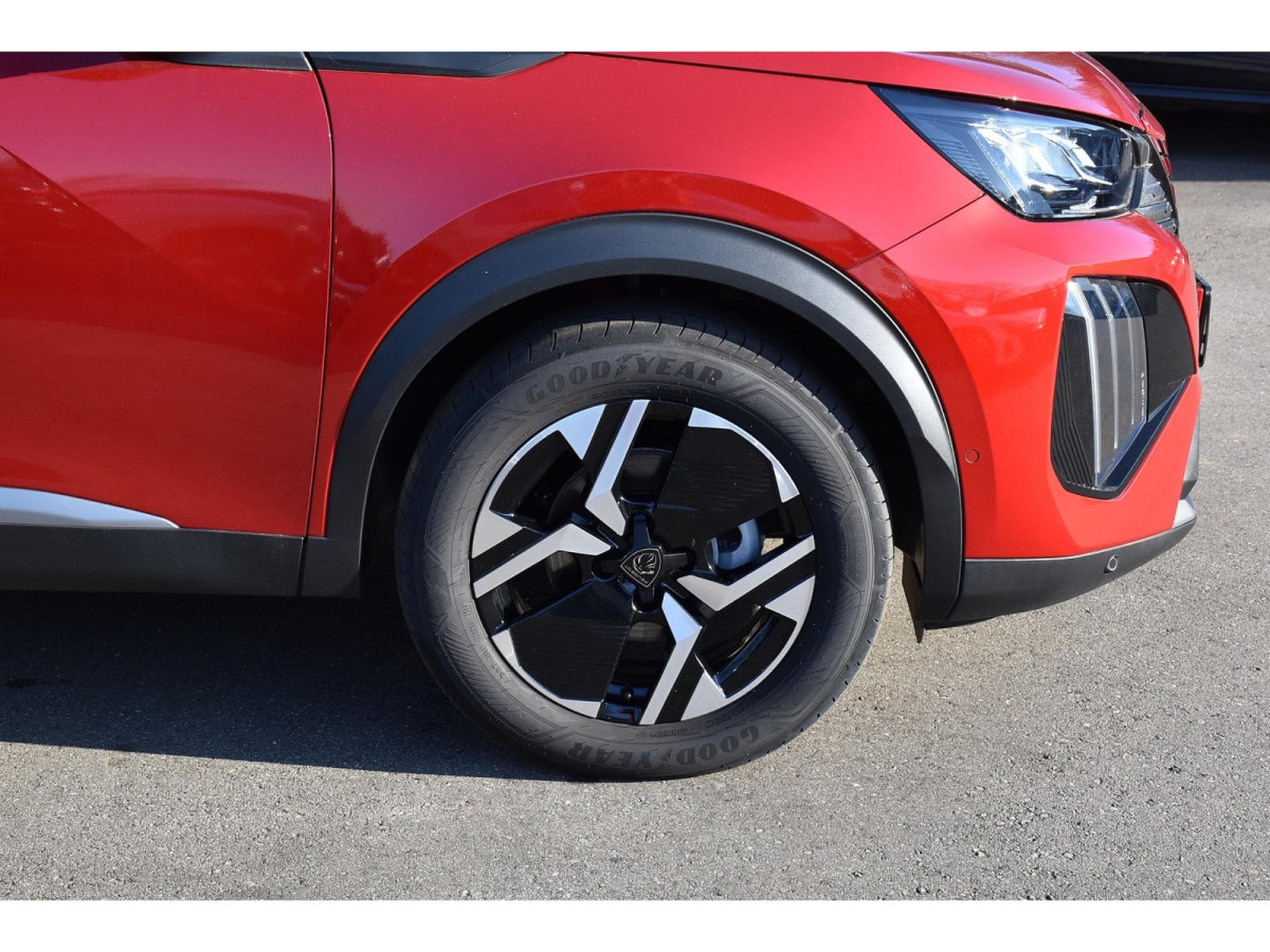 Peugeot 2008 1.2 PureTech Allure ACC GPS LANE SIDE REGUL CAM 360 1° MAIN (2025) - Foto 5