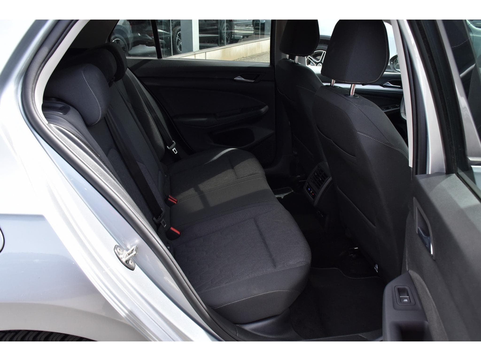 VW Golf 2.0 TDI Life GARANTIE 2028 ACC TRAVEL SIDE CAM ATT RMQ 1° M. (2025) - Foto 8