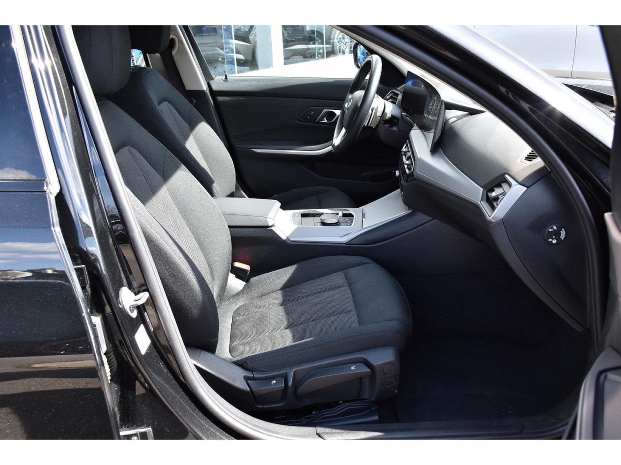 BMW 320 eA Touring PHEV 32g CO2 REGUL LANE GPS CAM PARK 1° MAIN (2023) - Foto 8