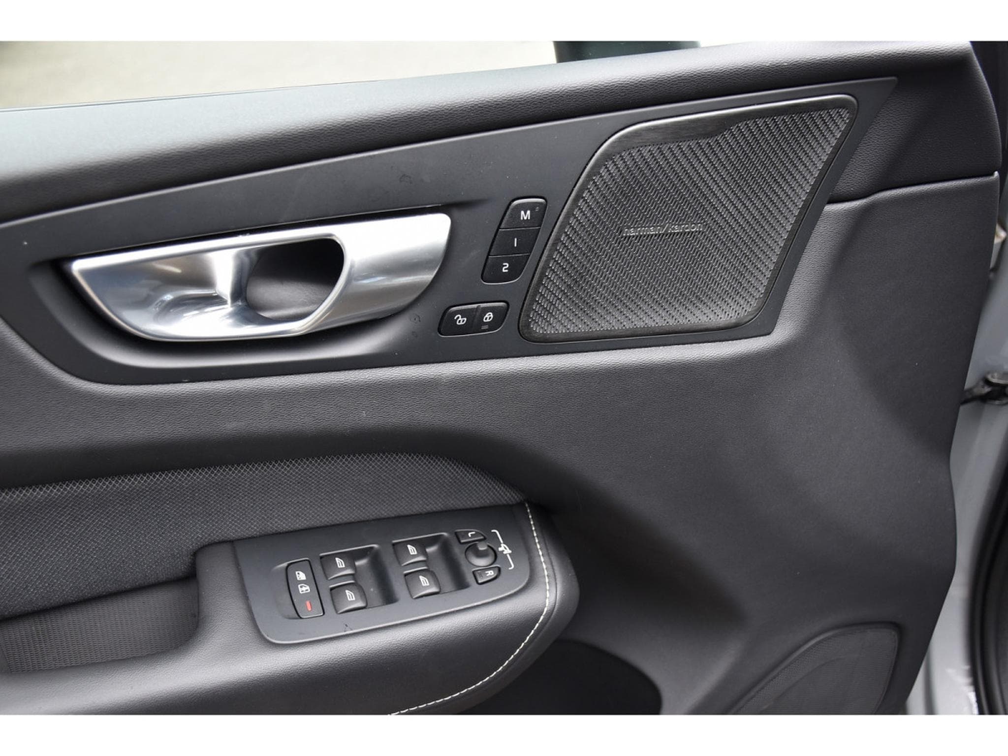 Volvo XC60 2.0 B4 Plus Dark Geartronic TO CUIR MEMO HARMAN PILOT 1°MAIN (2024) - Foto 20