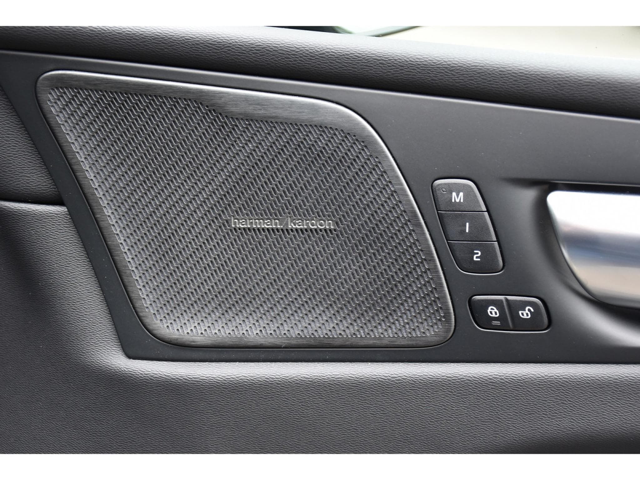 Volvo XC60 2.0 B4 Plus Dark Geartronic TO CUIR MEMO HARMAN PILOT 1°MAIN (2024) - Foto 21