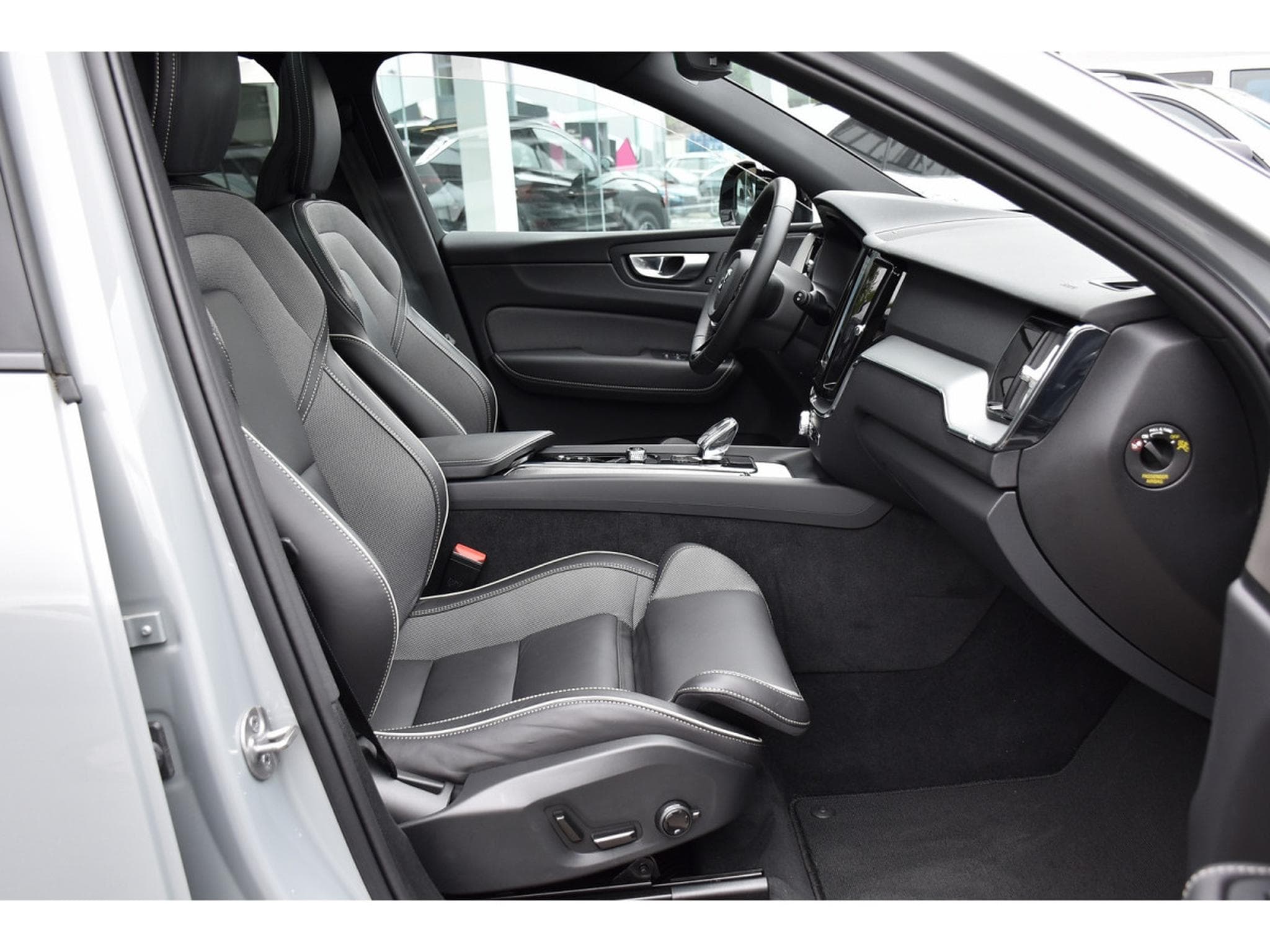 Volvo XC60 2.0 B4 Plus Dark Geartronic TO CUIR MEMO HARMAN PILOT 1°MAIN (2024) - Foto 7