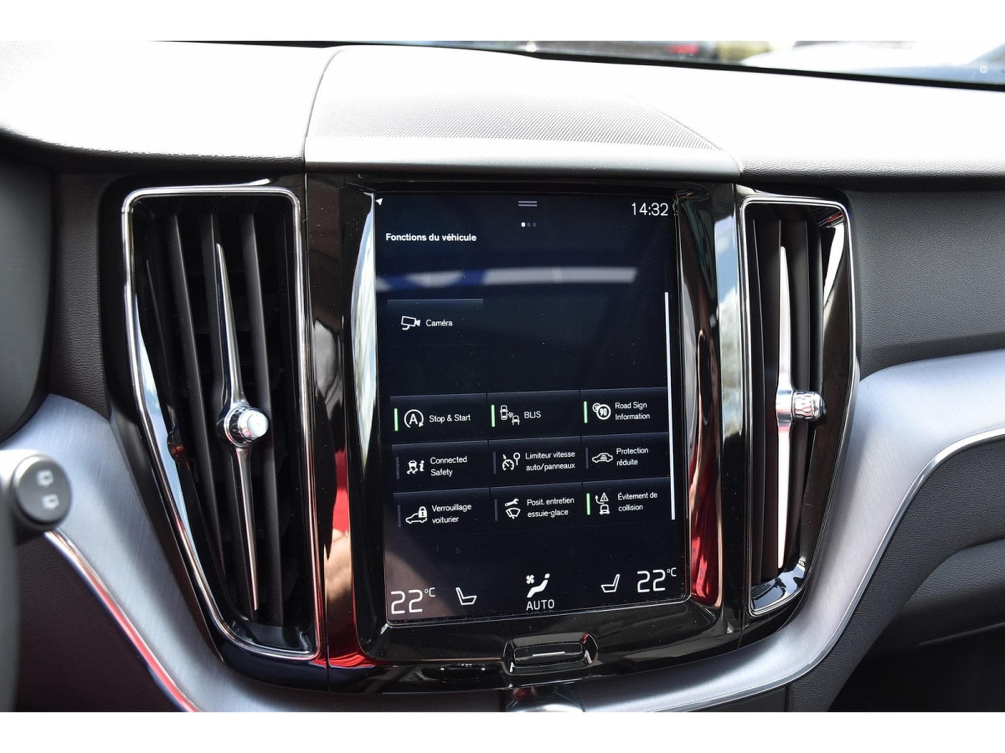 Volvo XC60 2.0 T5 Momentum Geartronic MEMO PANO BLIS CAM360 1° MAIN (2019) - Foto 15