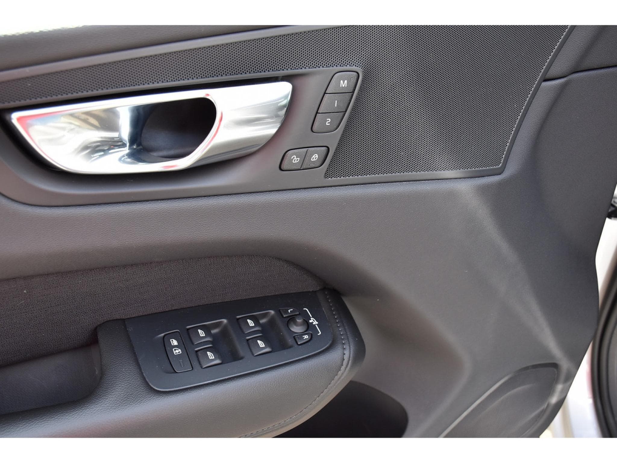 Volvo XC60 2.0 T5 Momentum Geartronic MEMO PANO BLIS CAM360 1° MAIN (2019) - Foto 22