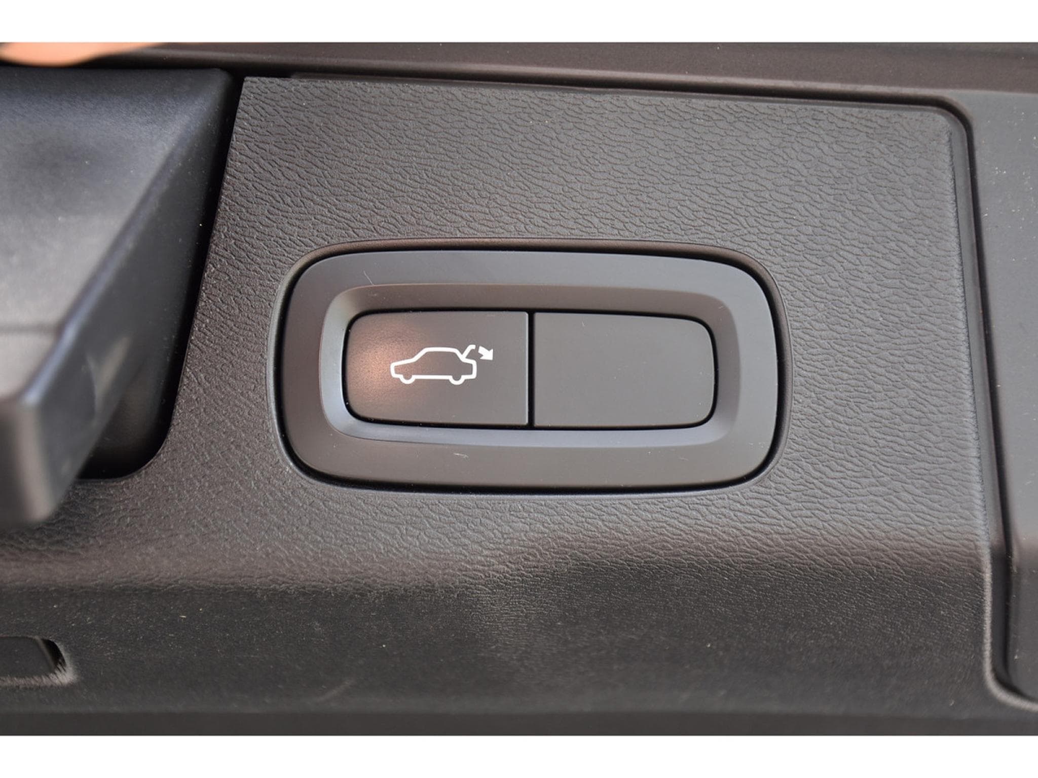 Volvo XC60 2.0 T5 Momentum Geartronic MEMO PANO BLIS CAM360 1° MAIN (2019) - Foto 23