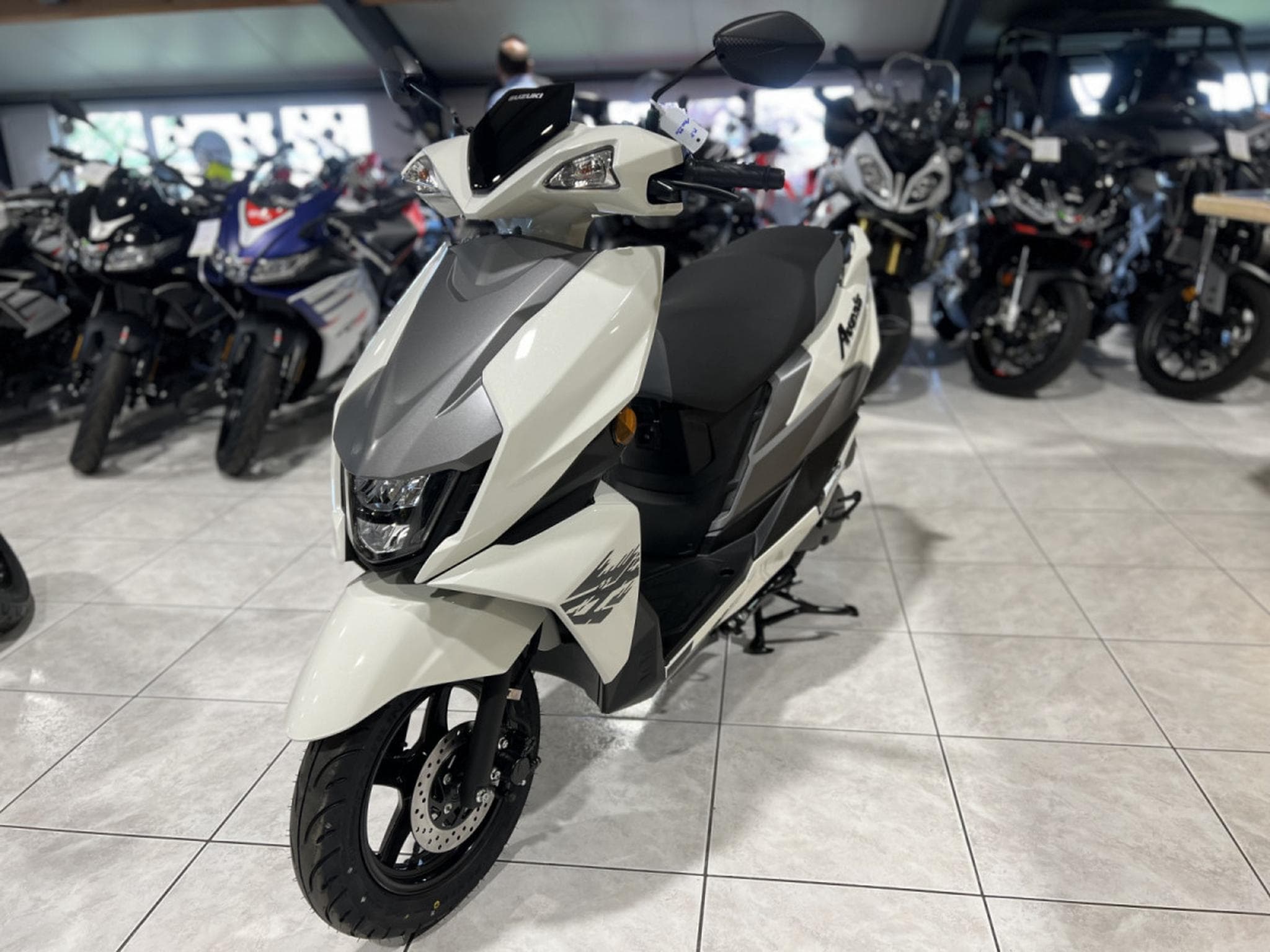 Suzuki Avenis 125 (2025) - Foto 2