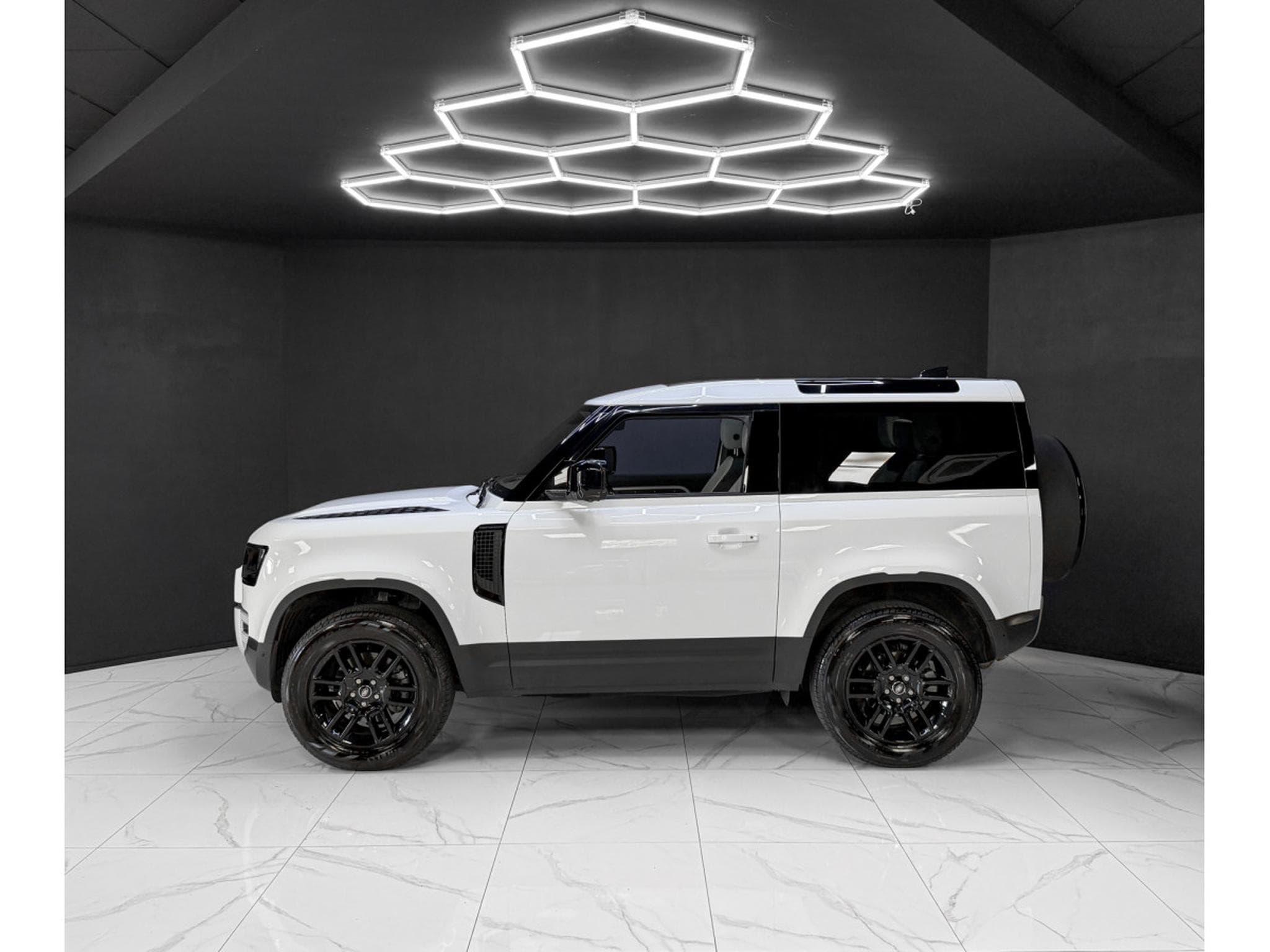 Land-Rover Defender 90 D200 S WARRANTY 2030 (2025) - Photo 2