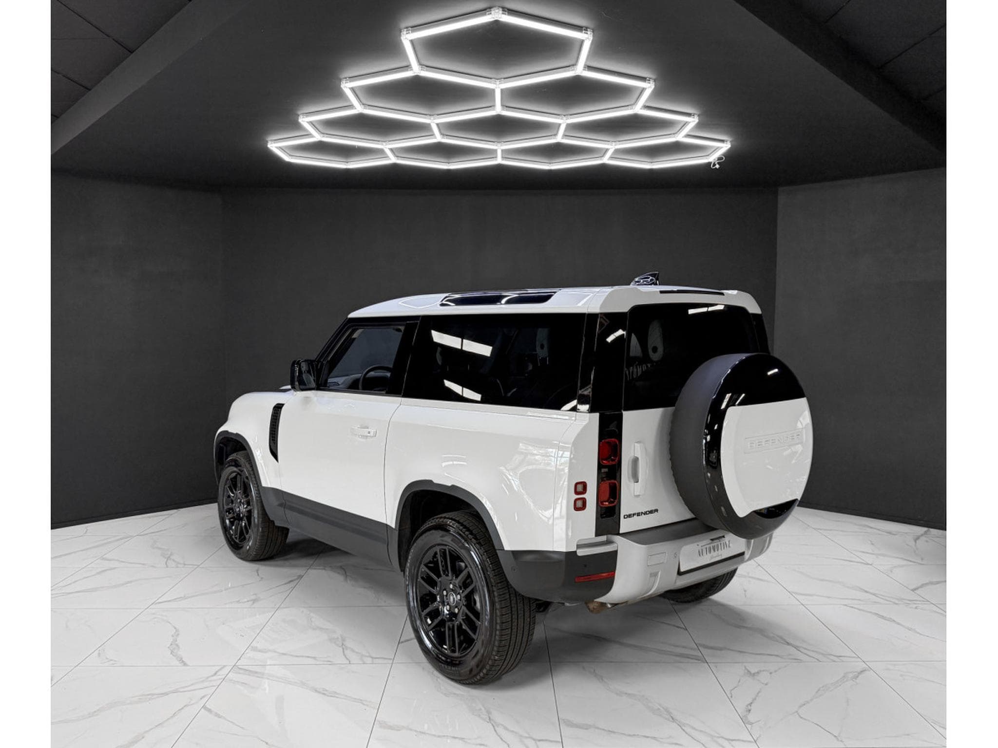Land-Rover Defender 90 D200 S WARRANTY 2030 (2025) - Photo 3
