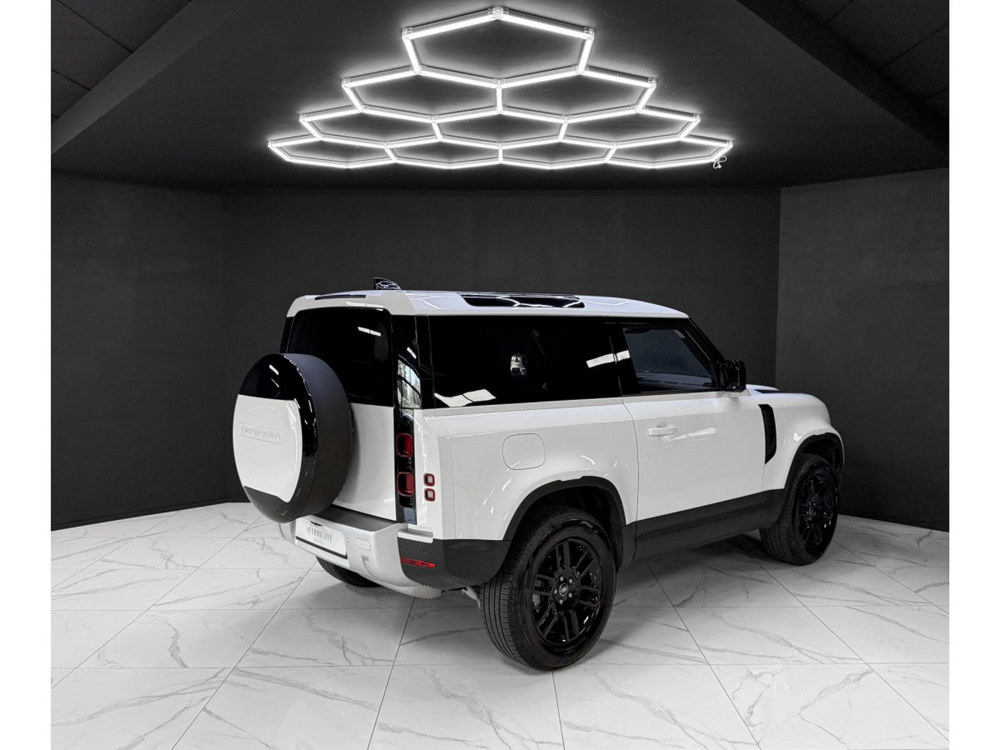 Land-Rover Defender 90 D200 S WARRANTY 2030 (2025) - Photo 5
