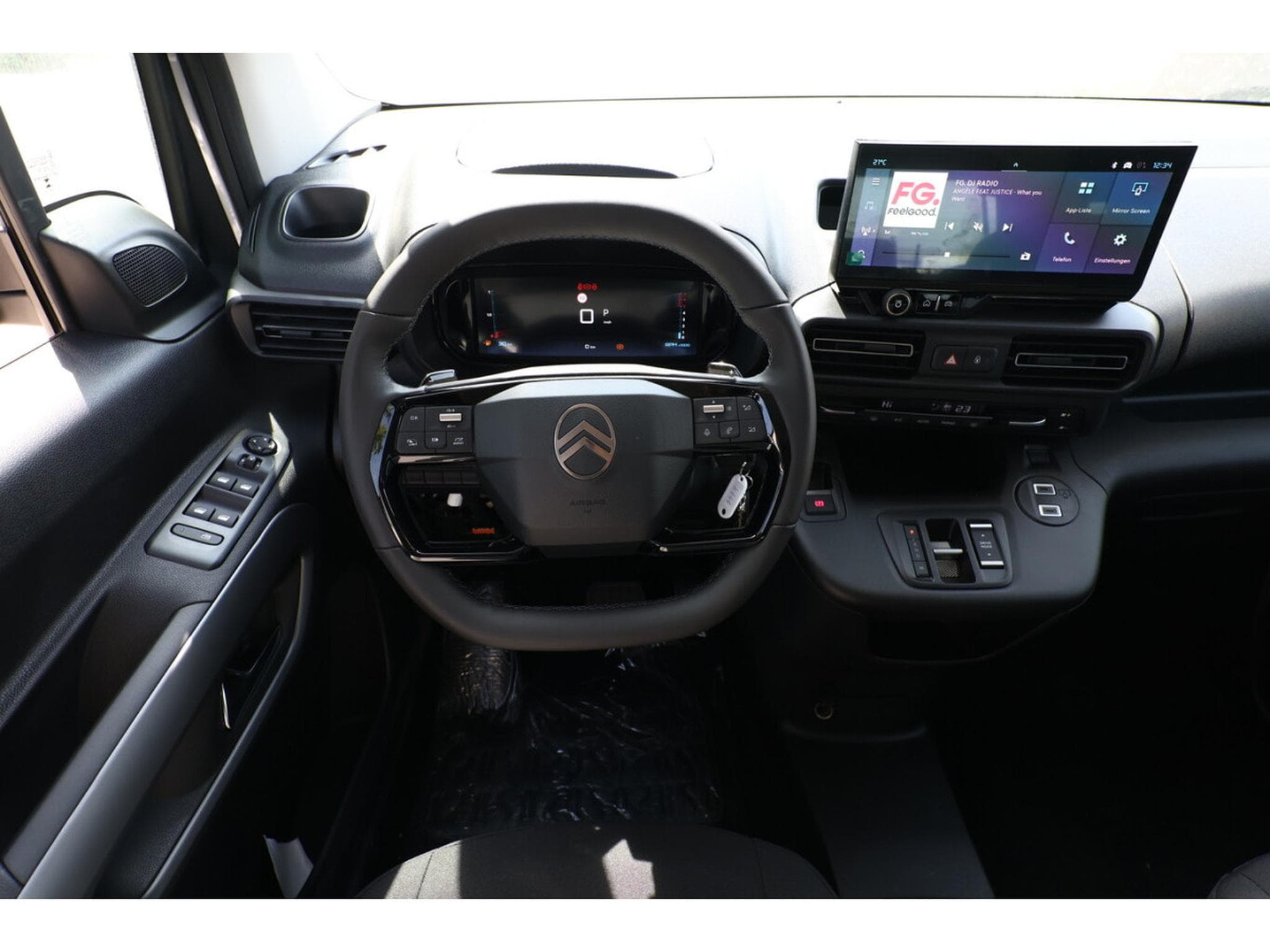 Citroën Berlingo 1.5 BlueHDi 130 EAT8 MAX (2025) - Foto 8