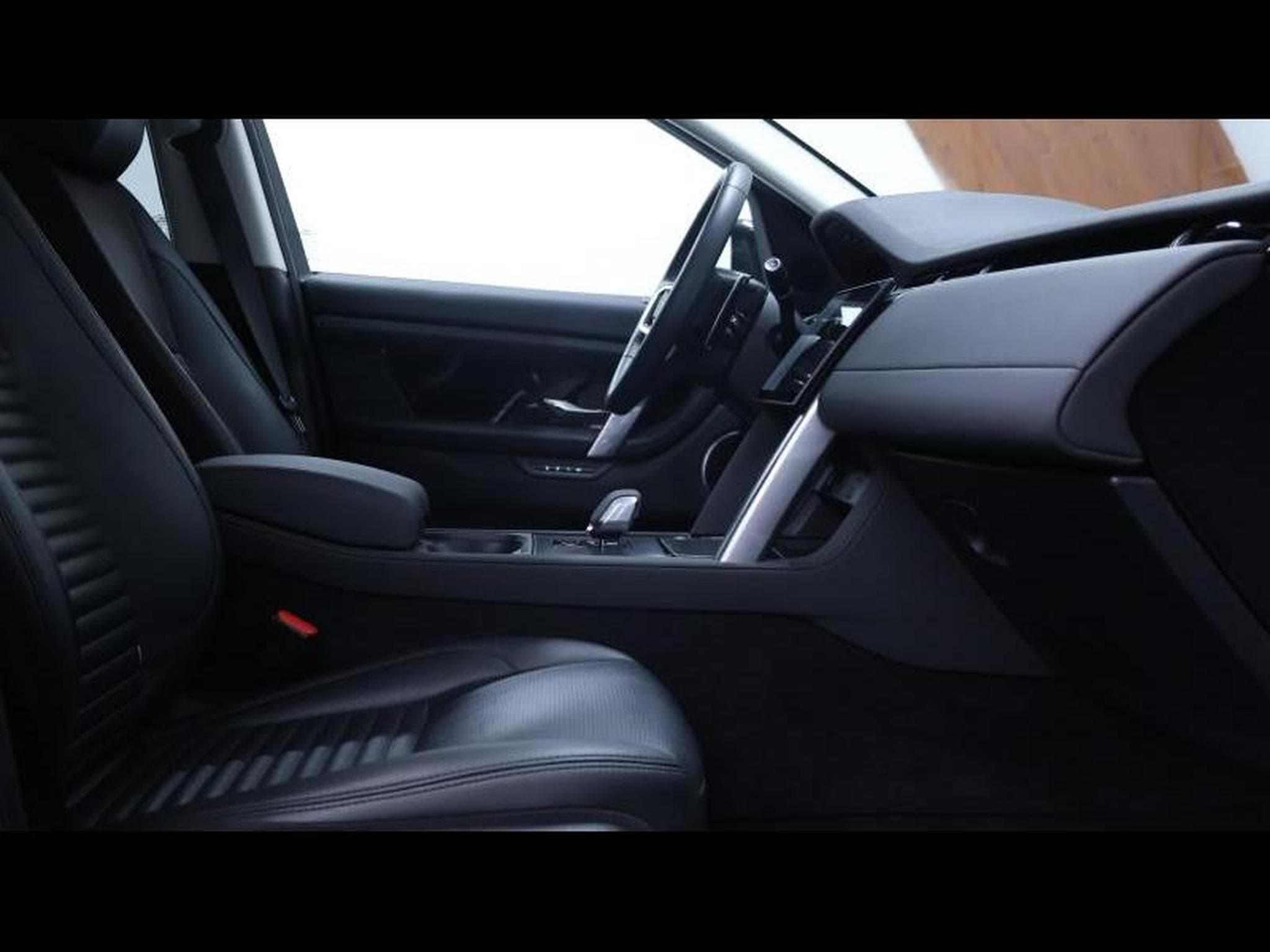 Land-Rover Discovery Sport D165 S AWD Auto 7 Places (2024) - Photo 13