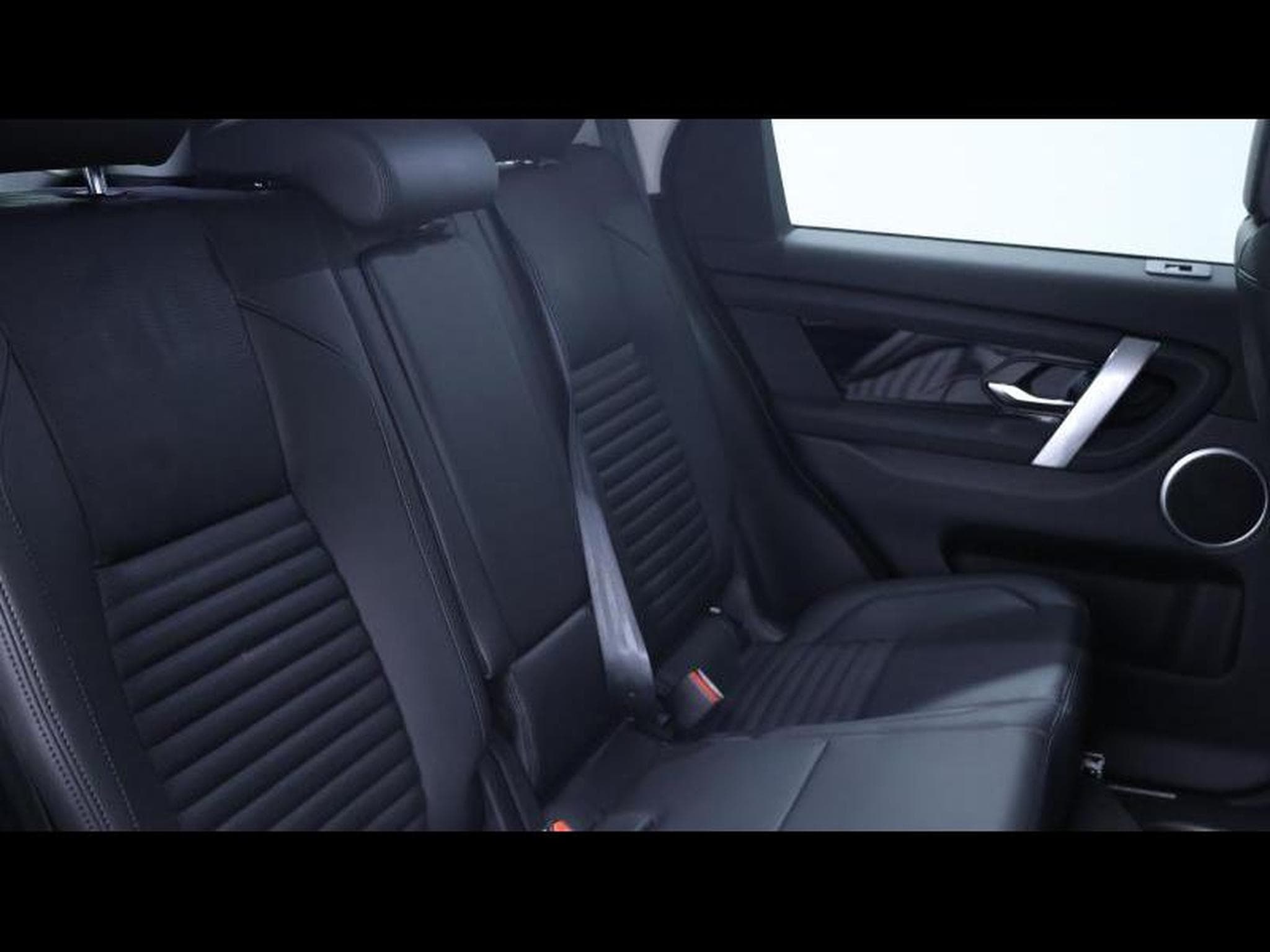 Land-Rover Discovery Sport D165 S AWD Auto 7 Places (2024) - Photo 16