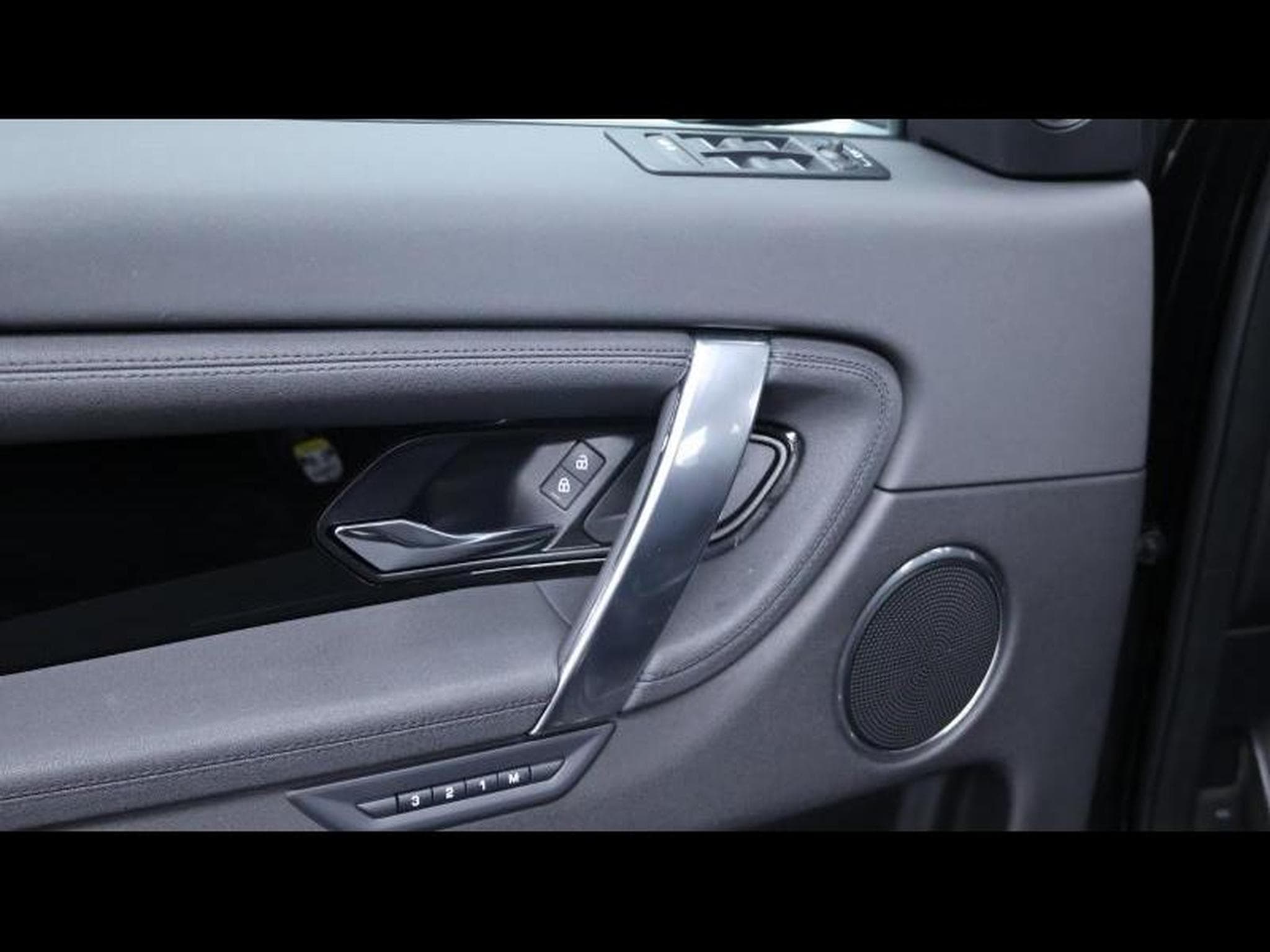 Land-Rover Discovery Sport D165 S AWD Auto 7 Places (2024) - Photo 26