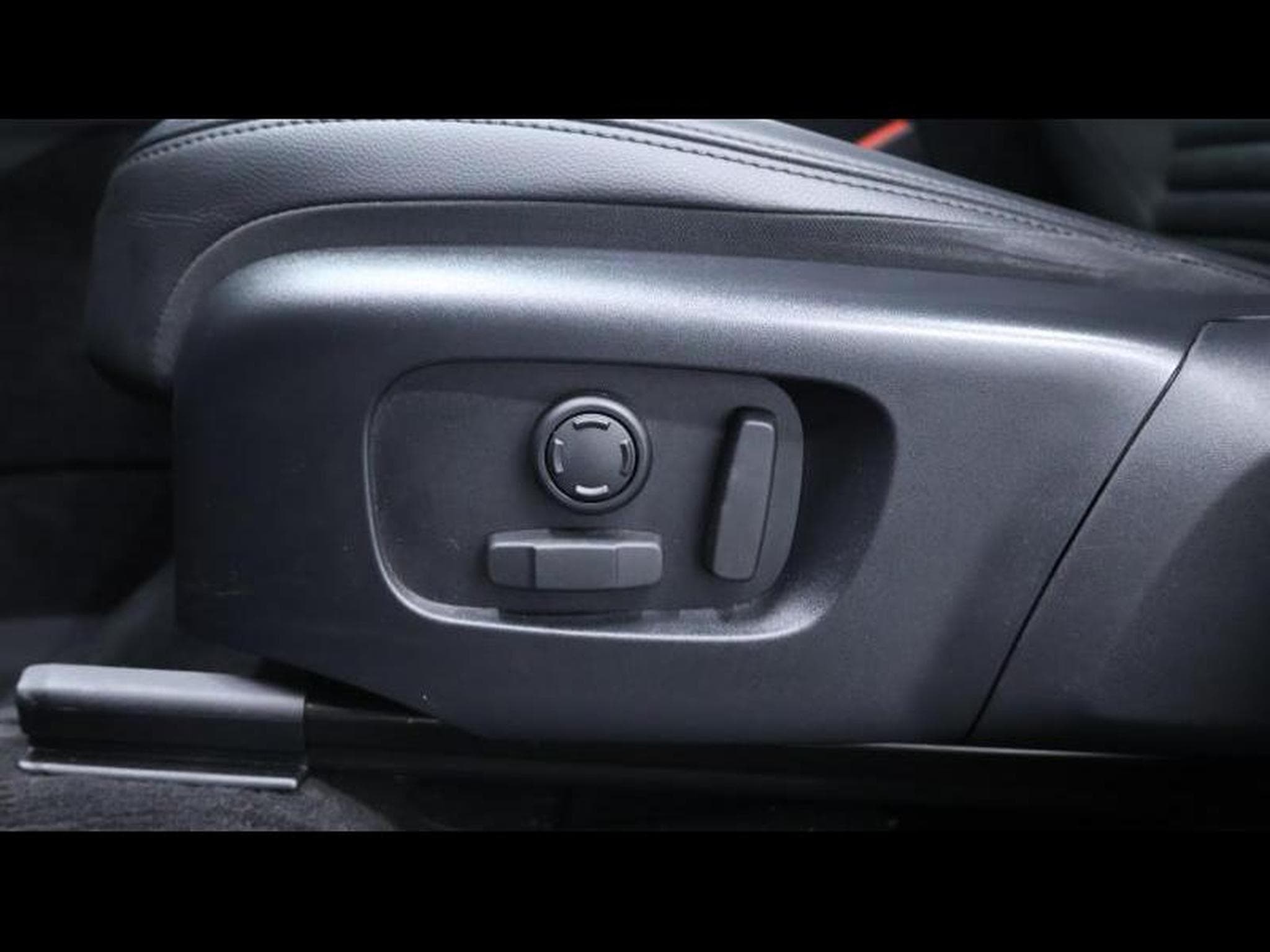 Land-Rover Discovery Sport D165 S AWD Auto 7 Places (2024) - Photo 27