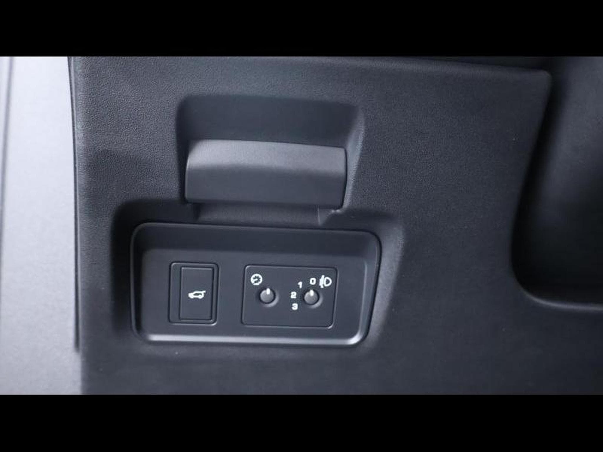 Land-Rover Discovery Sport D165 S AWD Auto 7 Places (2024) - Photo 28
