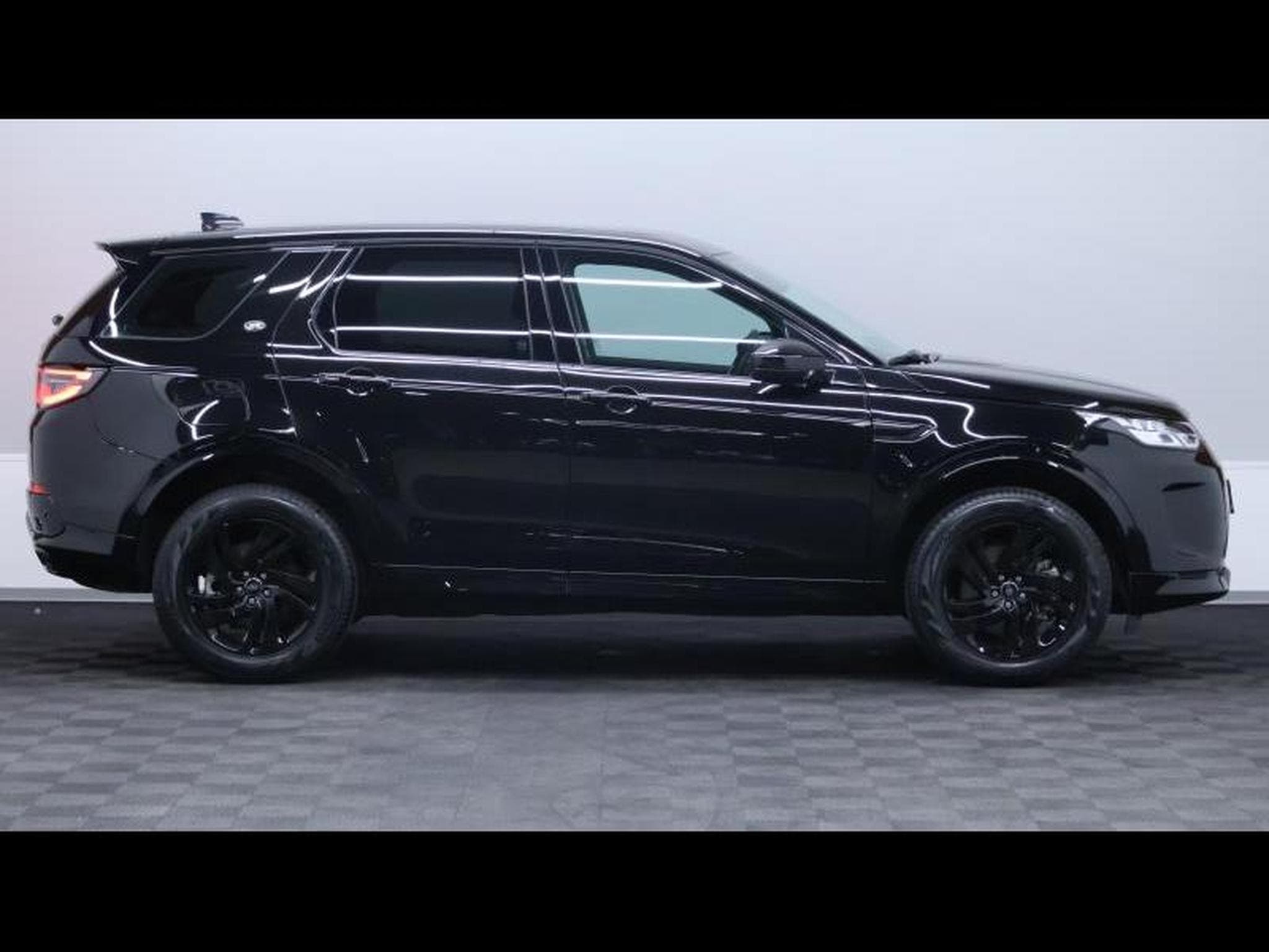 Land-Rover Discovery Sport D165 S AWD Auto 7 Places (2024) - Photo 4