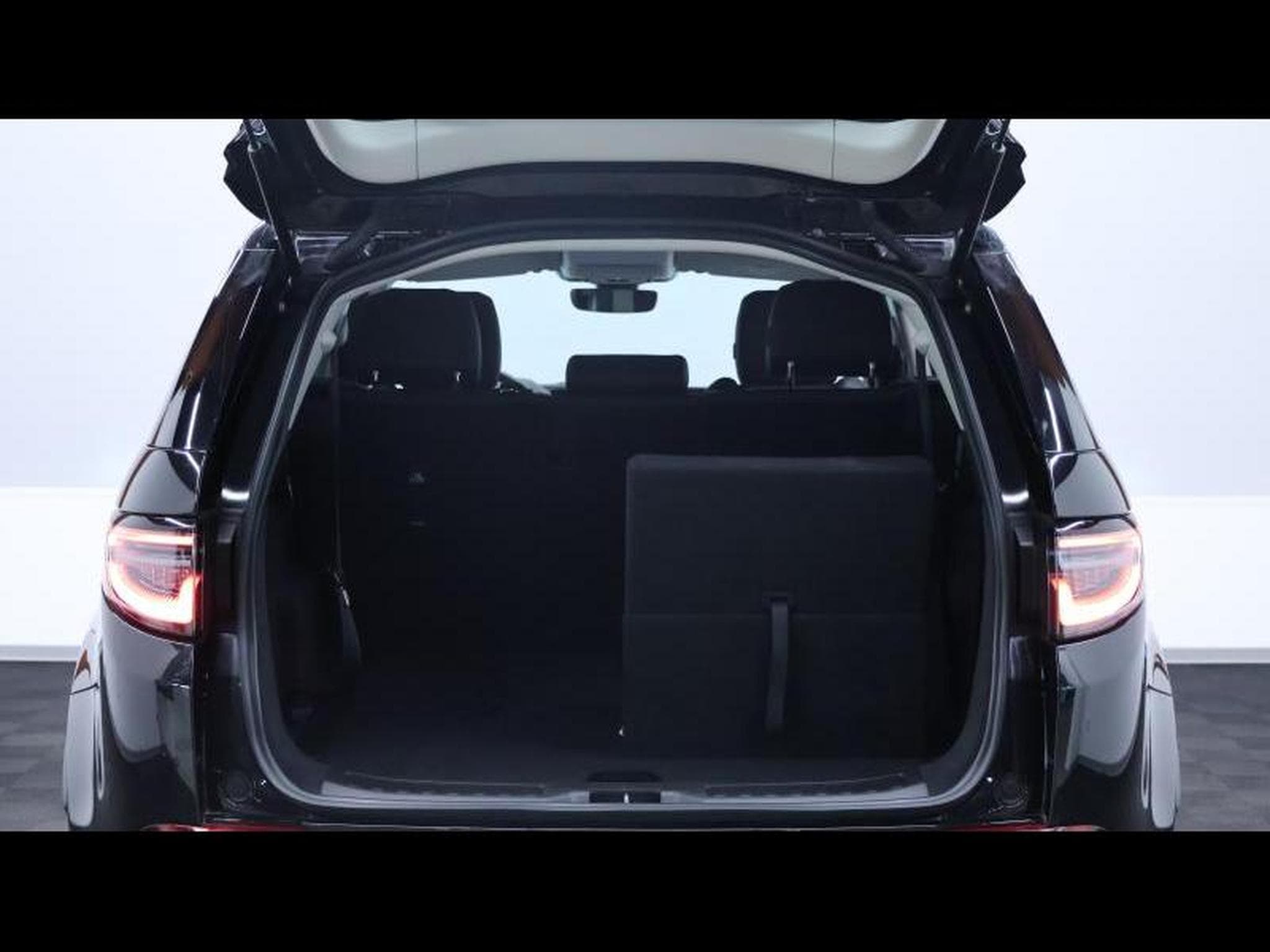 Land-Rover Discovery Sport D165 S AWD Auto 7 Places (2024) - Photo 8