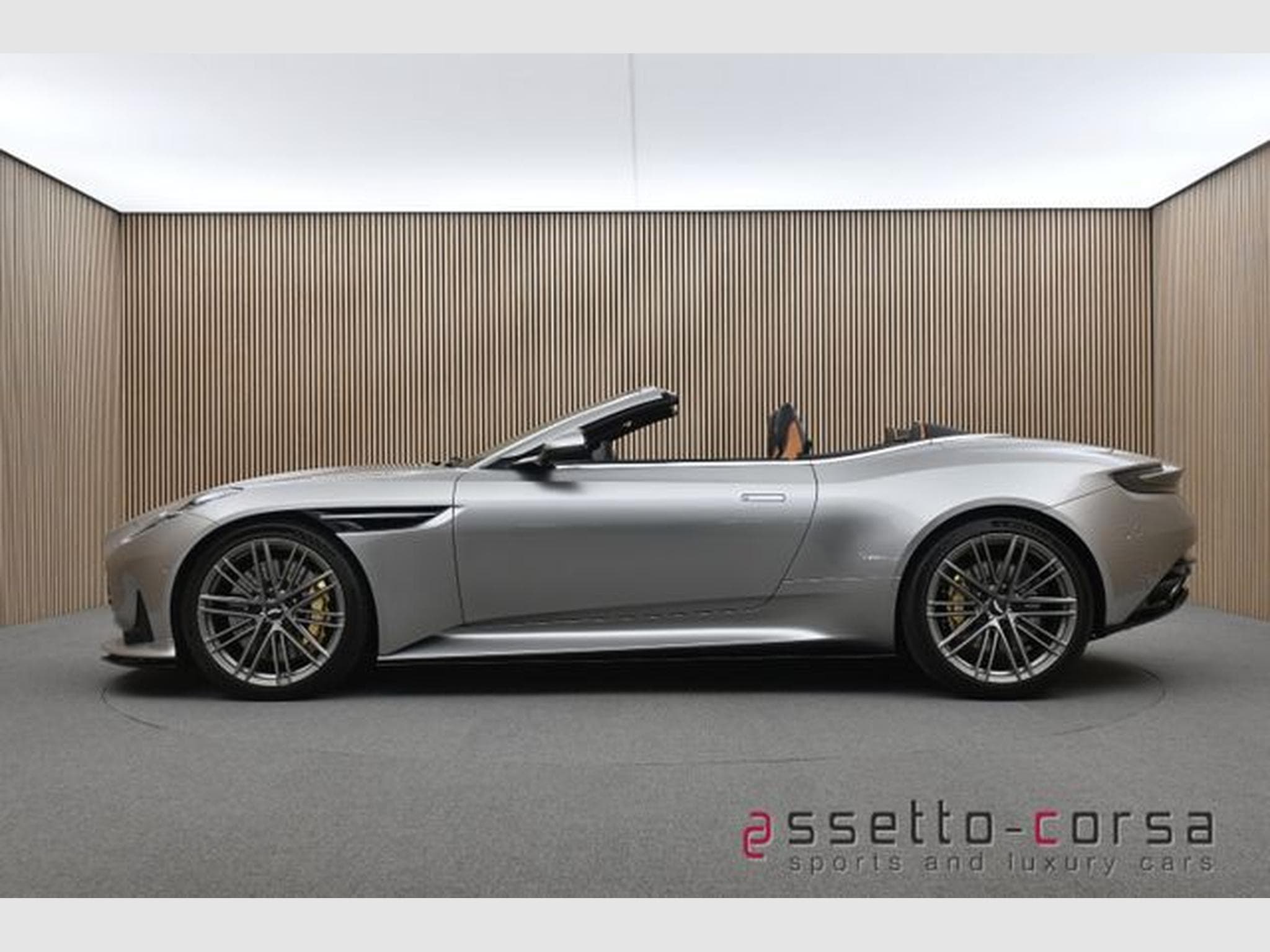 Aston-Martin DB12 DB12 Volante*Dark Chrome*Full PPF *2367km*Mwst. (2024) - Photo 1