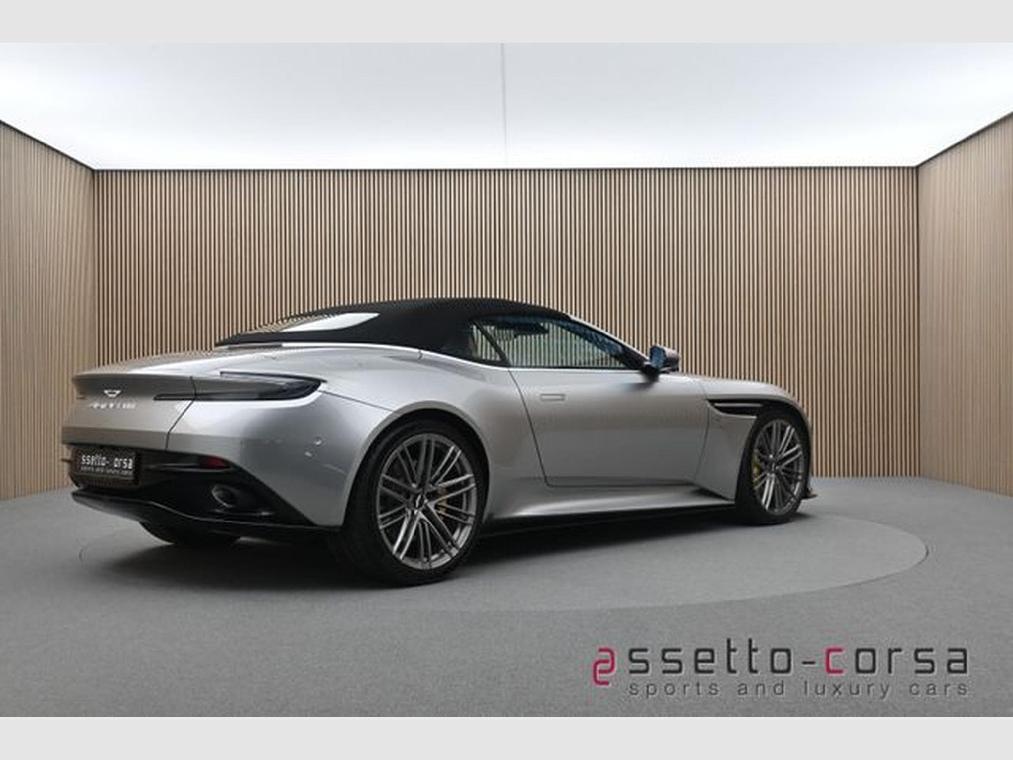 Aston-Martin DB12 DB12 Volante*Dark Chrome*Full PPF *2367km*Mwst. (2024) - Photo 11