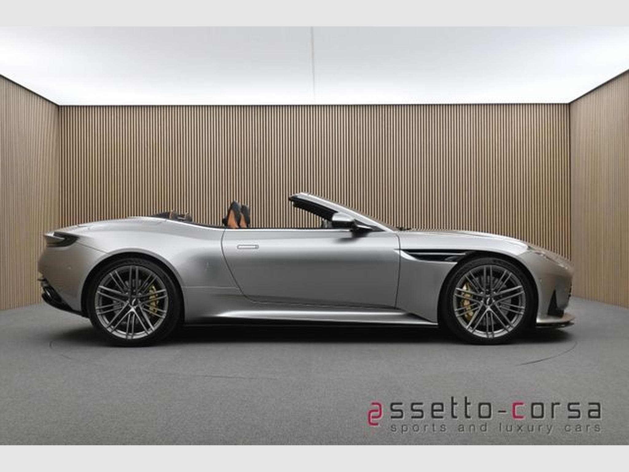 Aston-Martin DB12 DB12 Volante*Dark Chrome*Full PPF *2367km*Mwst. (2024) - Photo 5