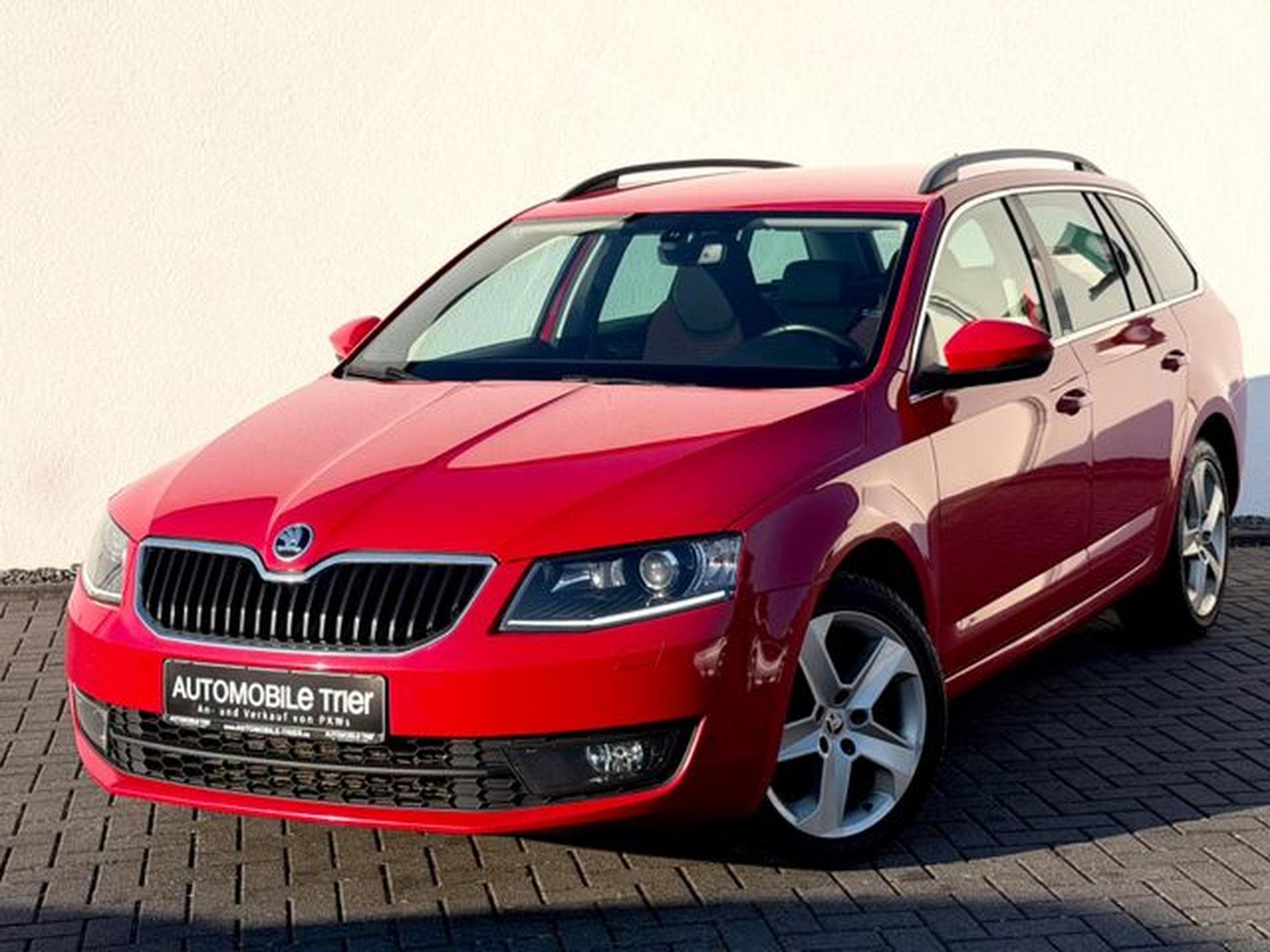 Skoda Octavia Octavia Combi 2.0 TDI /BI-XENON/NAVI/AHK/TÜV/ (2016) - Foto 1
