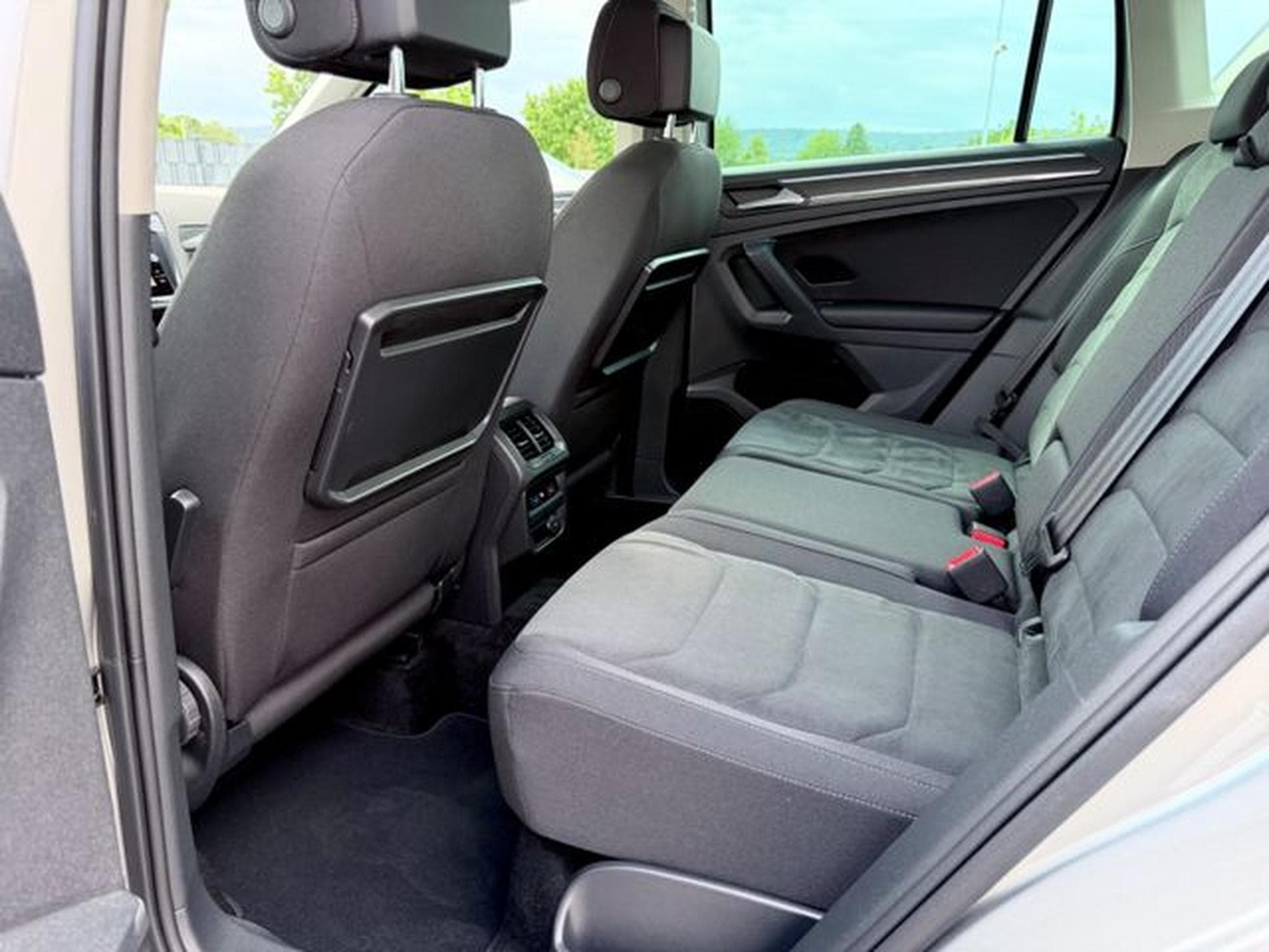 VW Tiguan Tiguan Highline 2.0 TDI DSG 4Motion /ACC/CAM/AHK (2019) - Photo 14