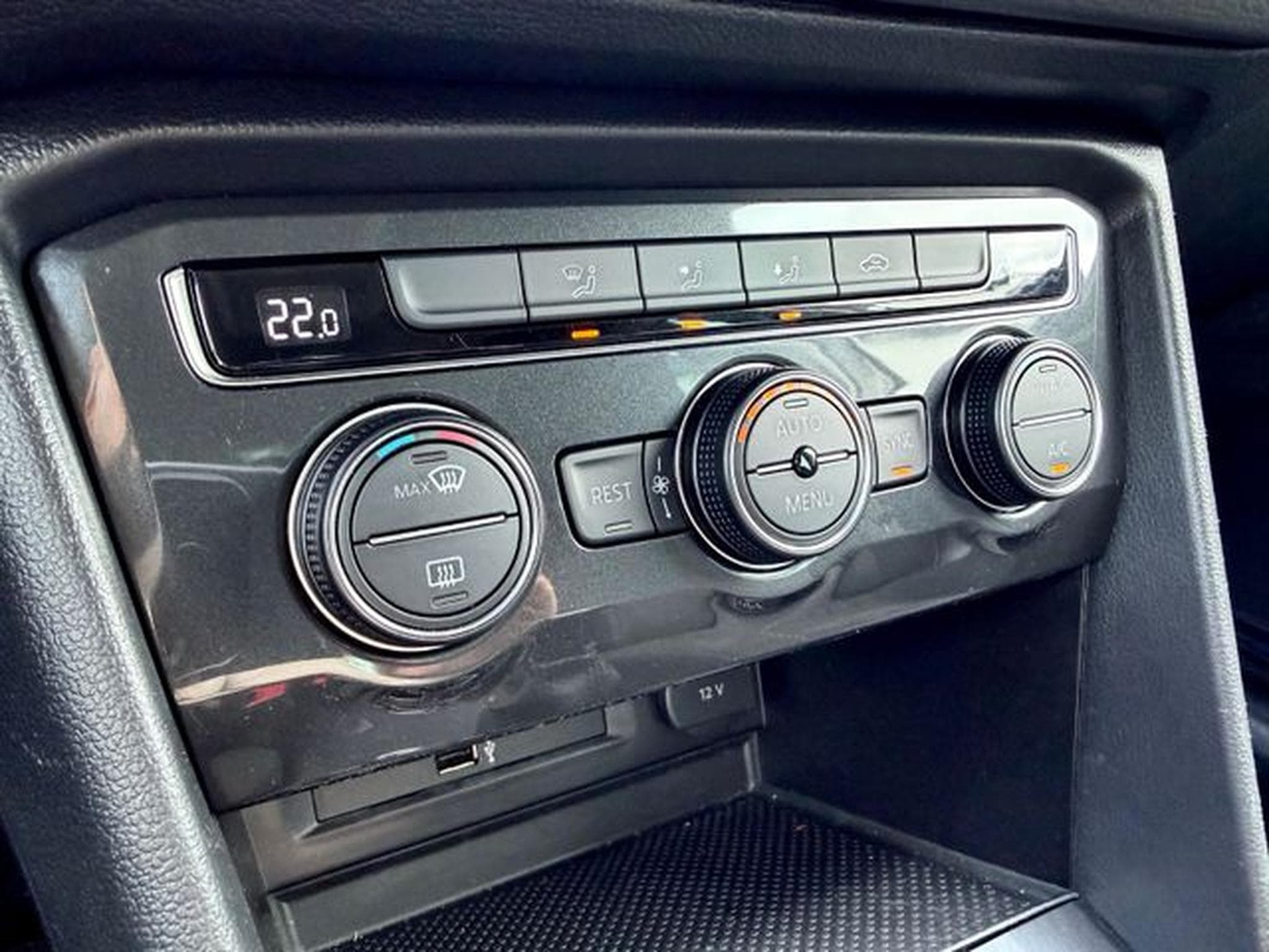 VW Tiguan Tiguan Highline 2.0 TDI DSG 4Motion /ACC/CAM/AHK (2019) - Photo 19