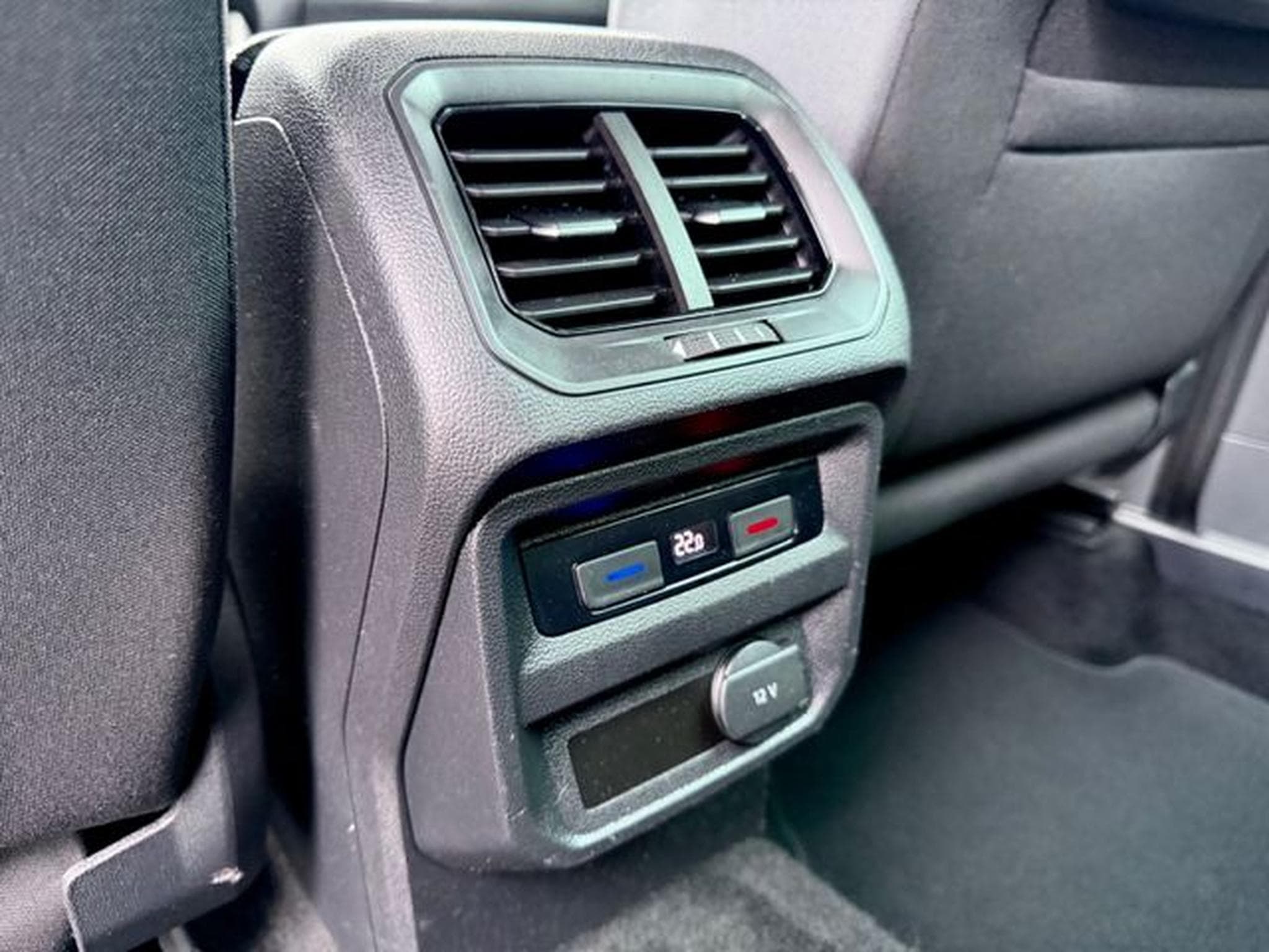 VW Tiguan Tiguan Highline 2.0 TDI DSG 4Motion /ACC/CAM/AHK (2019) - Photo 22