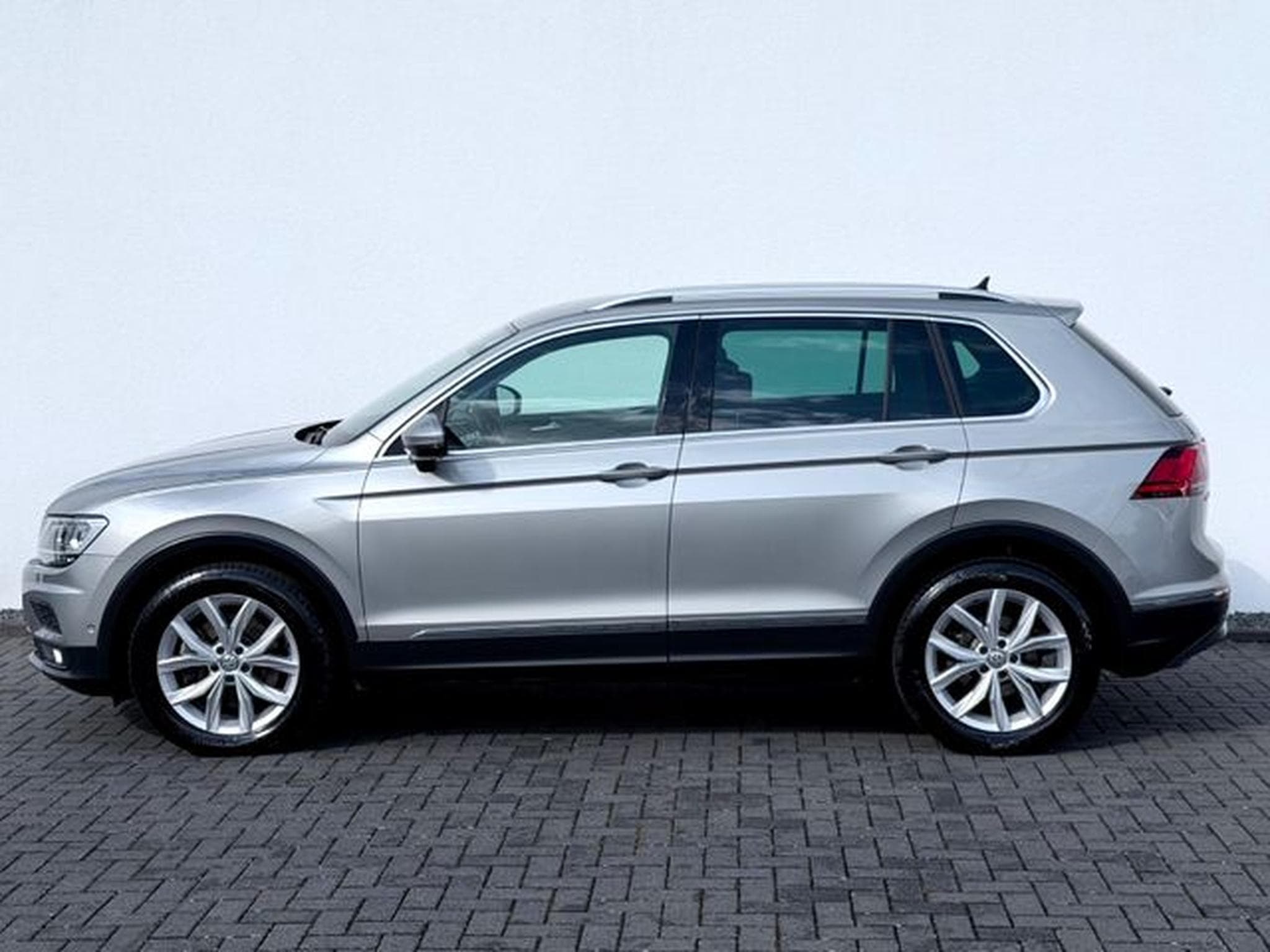 VW Tiguan Tiguan Highline 2.0 TDI DSG 4Motion /ACC/CAM/AHK (2019) - Photo 8