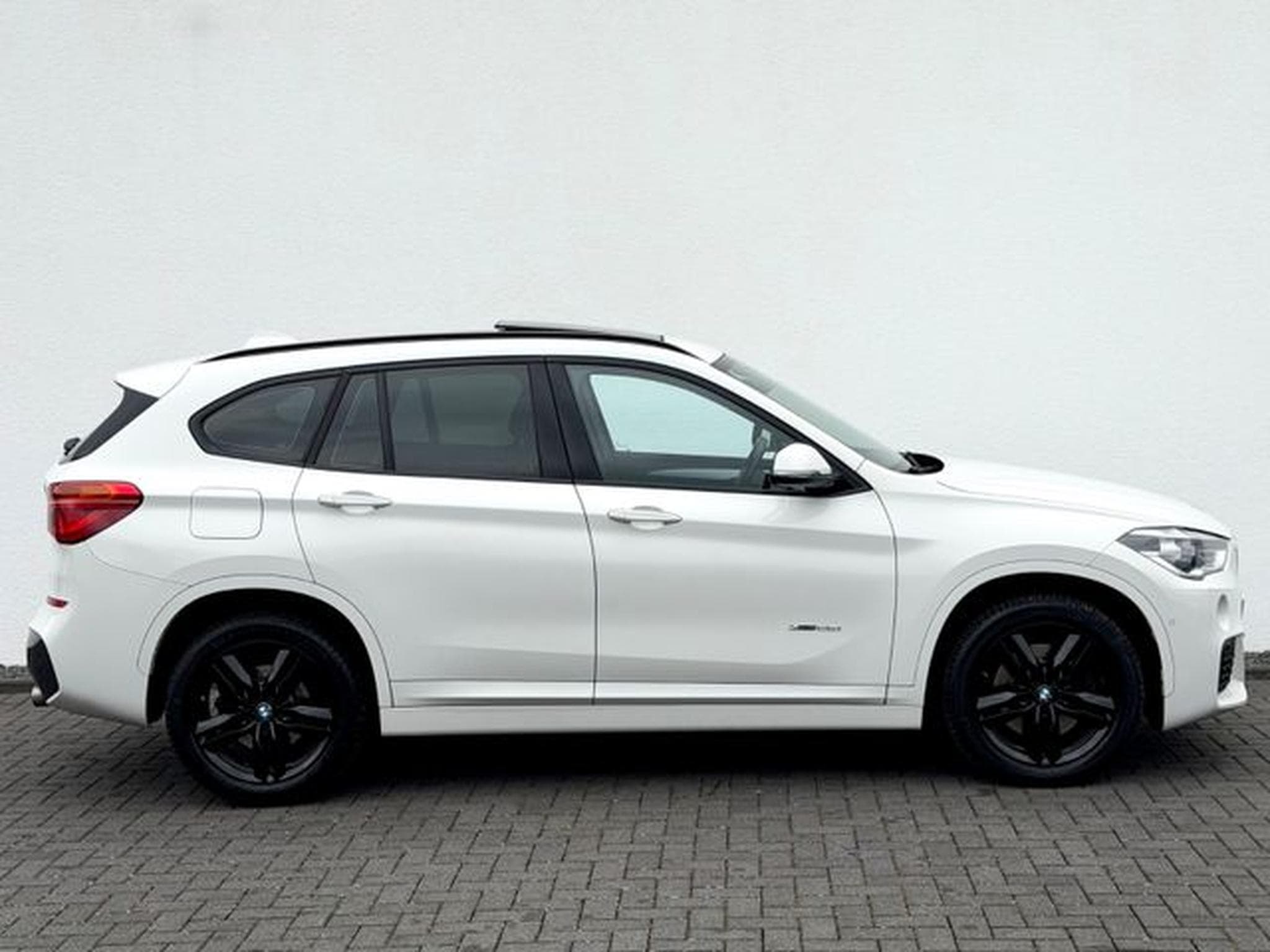 BMW X1 X1 xDrive 25 i M Sport Paket /NAVI/LED/PANO/AHK/ (2017) - Photo 4