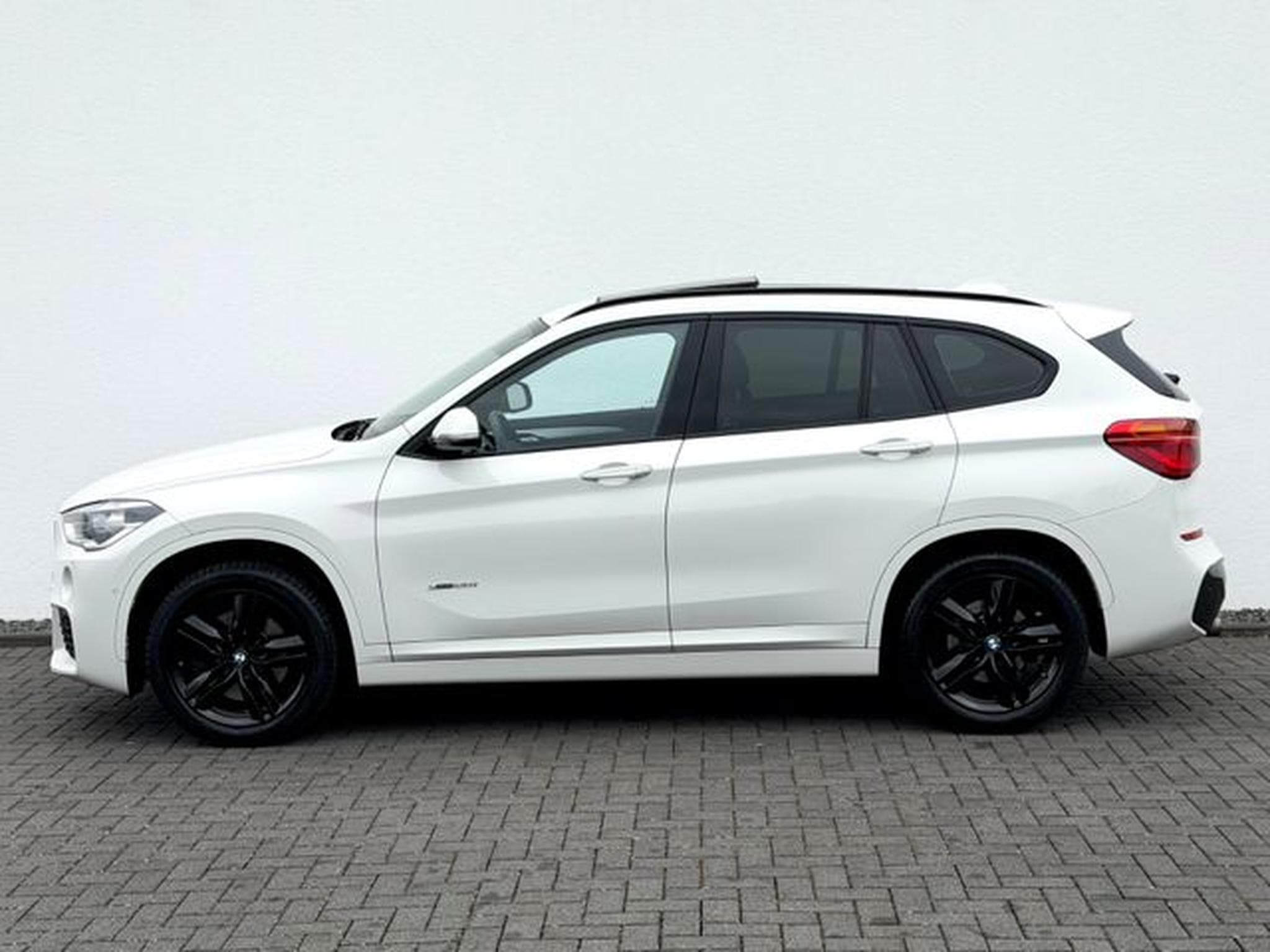 BMW X1 X1 xDrive 25 i M Sport Paket /NAVI/LED/PANO/AHK/ (2017) - Photo 8