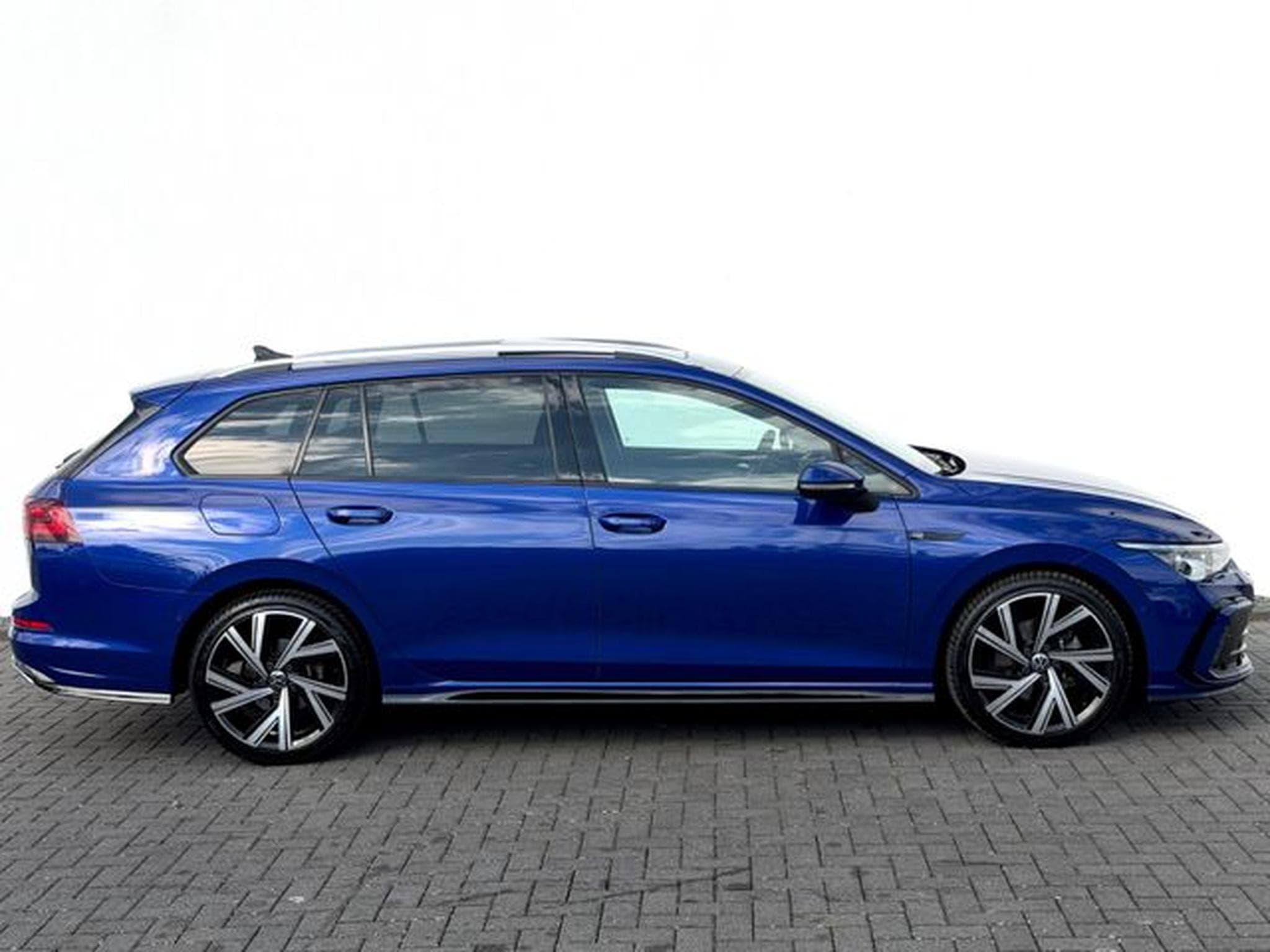 VW Golf Golf 8 R Line 1.5 eTSI DSG /LED/ACC/AHK/CAM/ (2023) - Photo 4