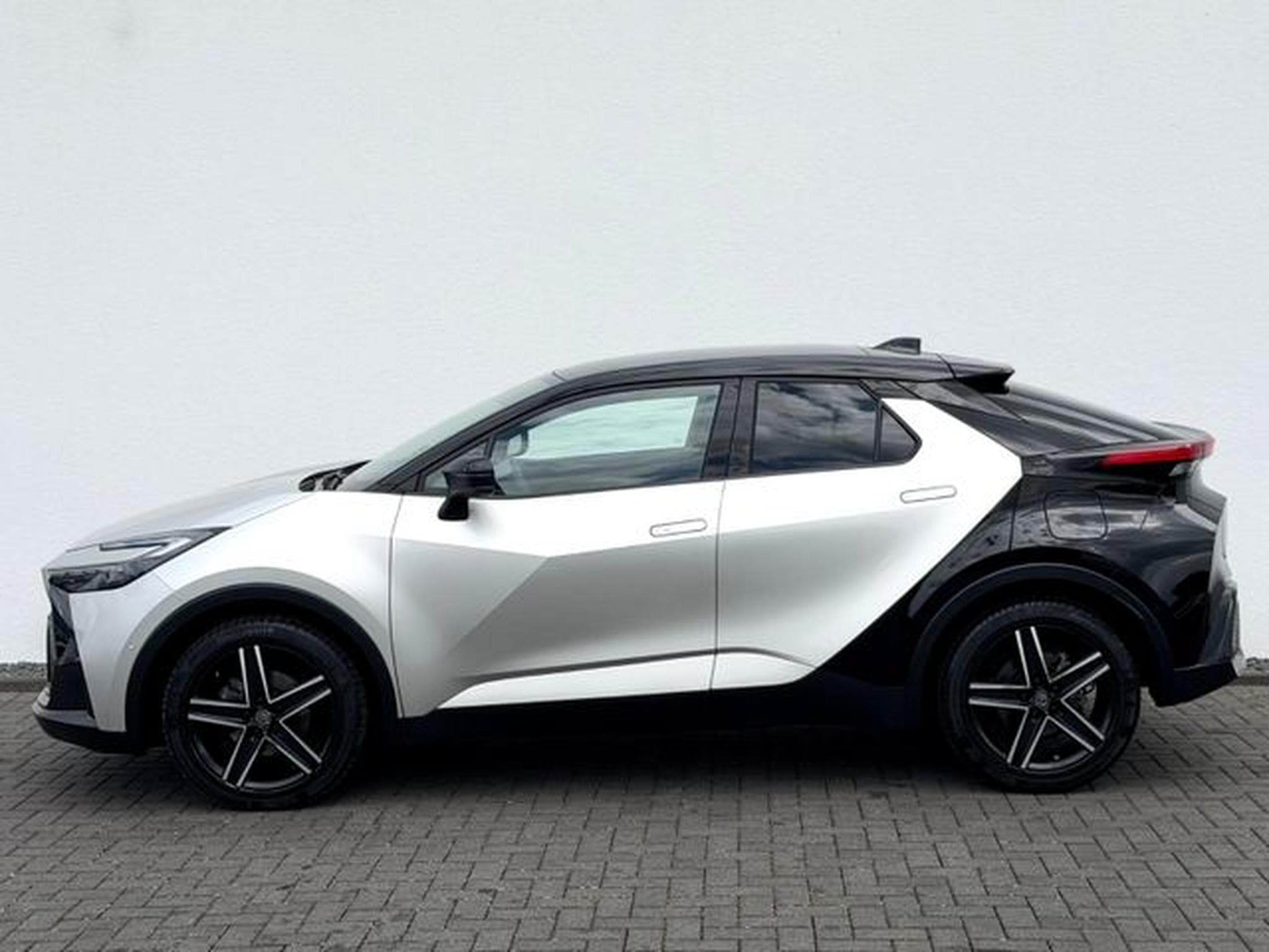 Toyota C-HR C-HR Hybrid Black&amp;White GR Sport /LED/ACC/PANO/ (2024) - Photo 8