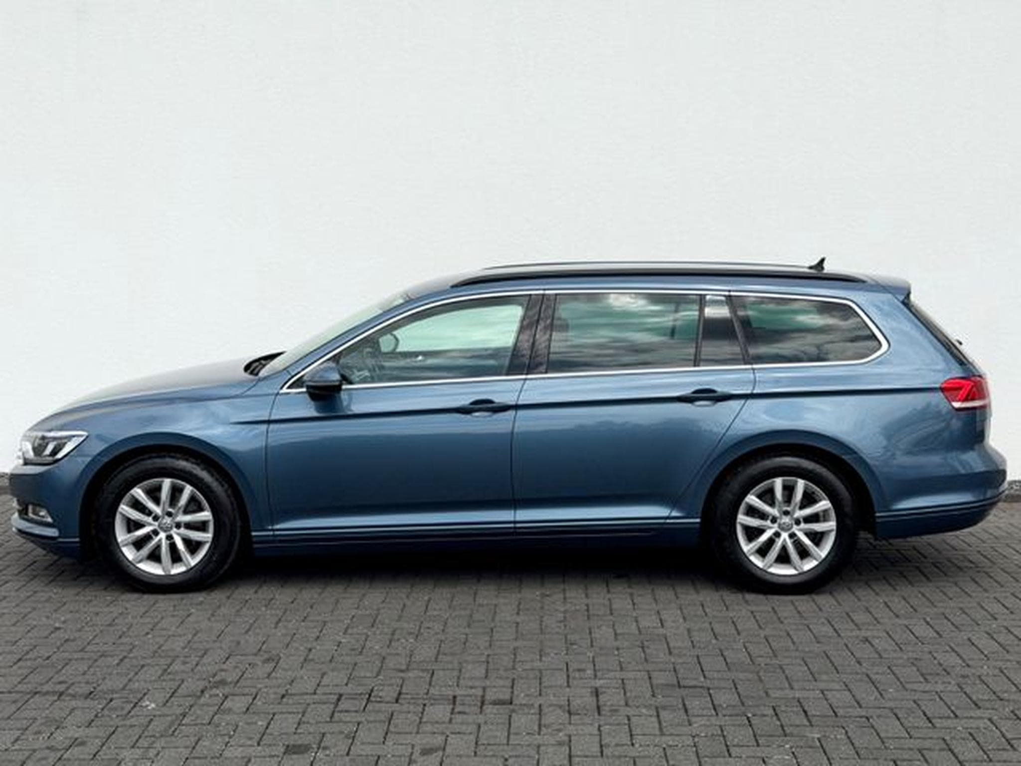VW Passat Passat Variant 2.0 TDI DSG /NAVI/LED/ACC/AHK/ (2017) - Photo 7
