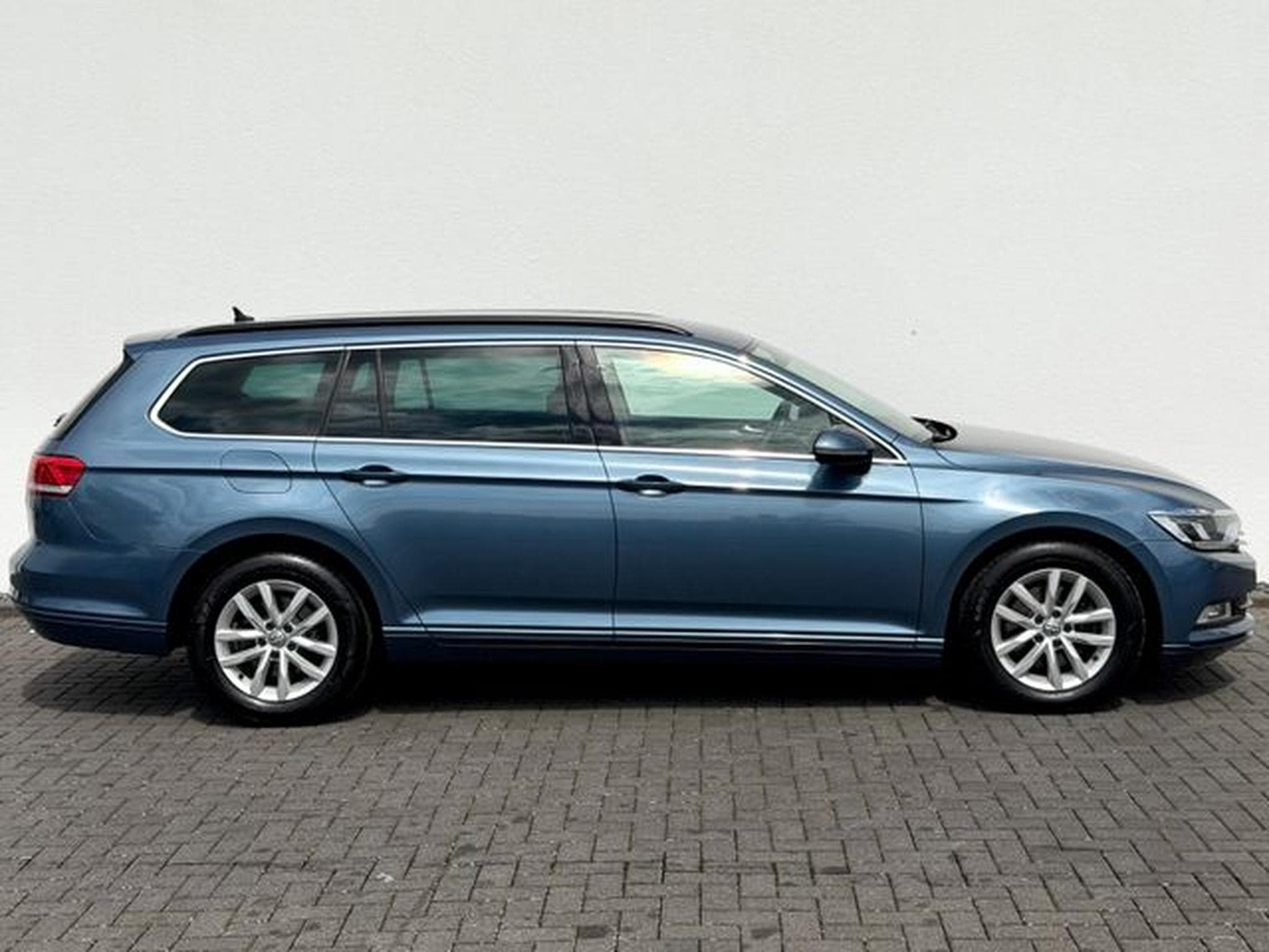 VW Passat Passat Variant 2.0 TDI DSG /NAVI/LED/ACC/AHK/ (2017) - Photo 3