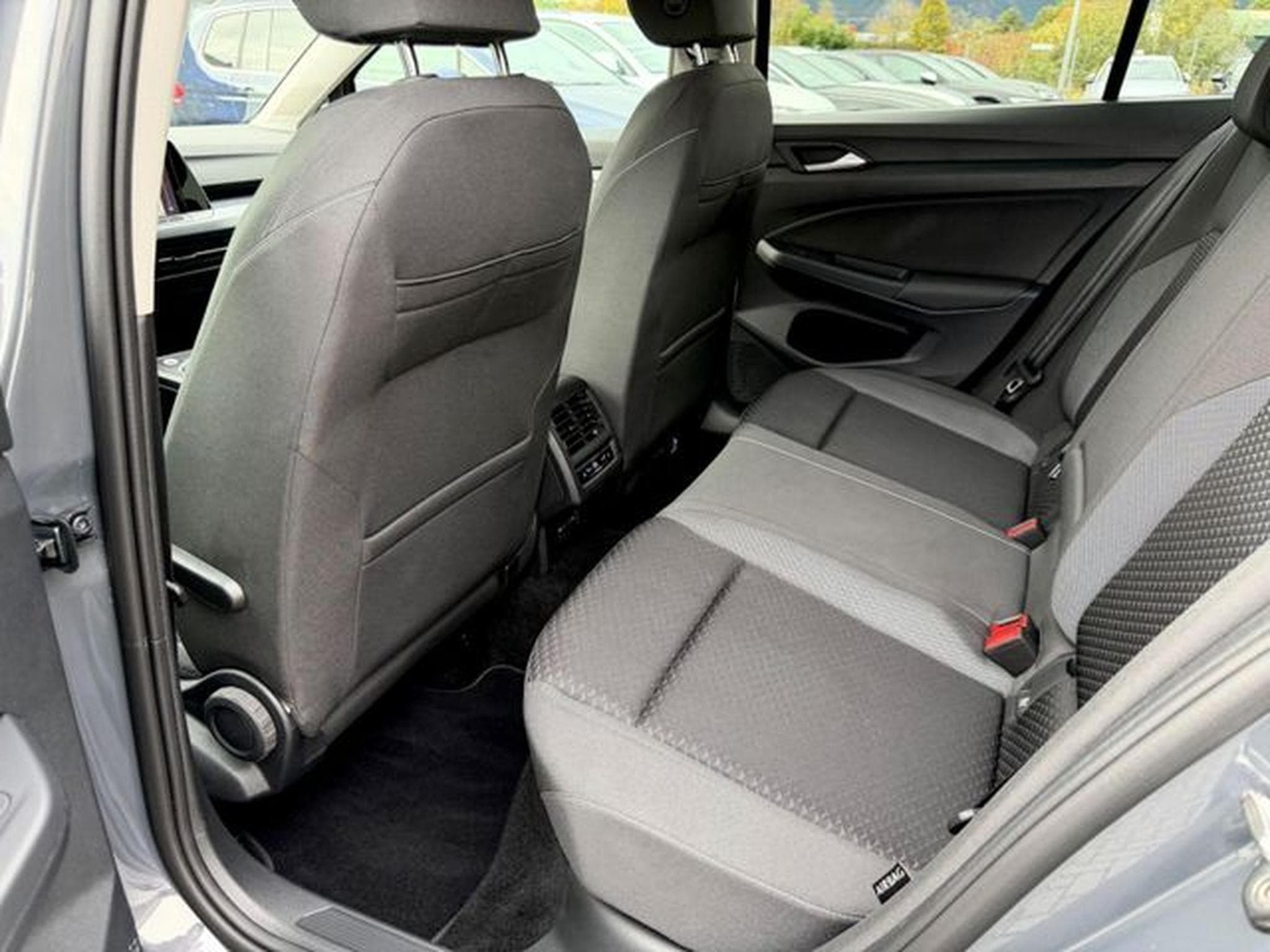 VW Golf Golf 8 Lim. 1.5 TSI /NAVI/LED/ACC/HUD/CAM/GARANT (2023) - Photo 14