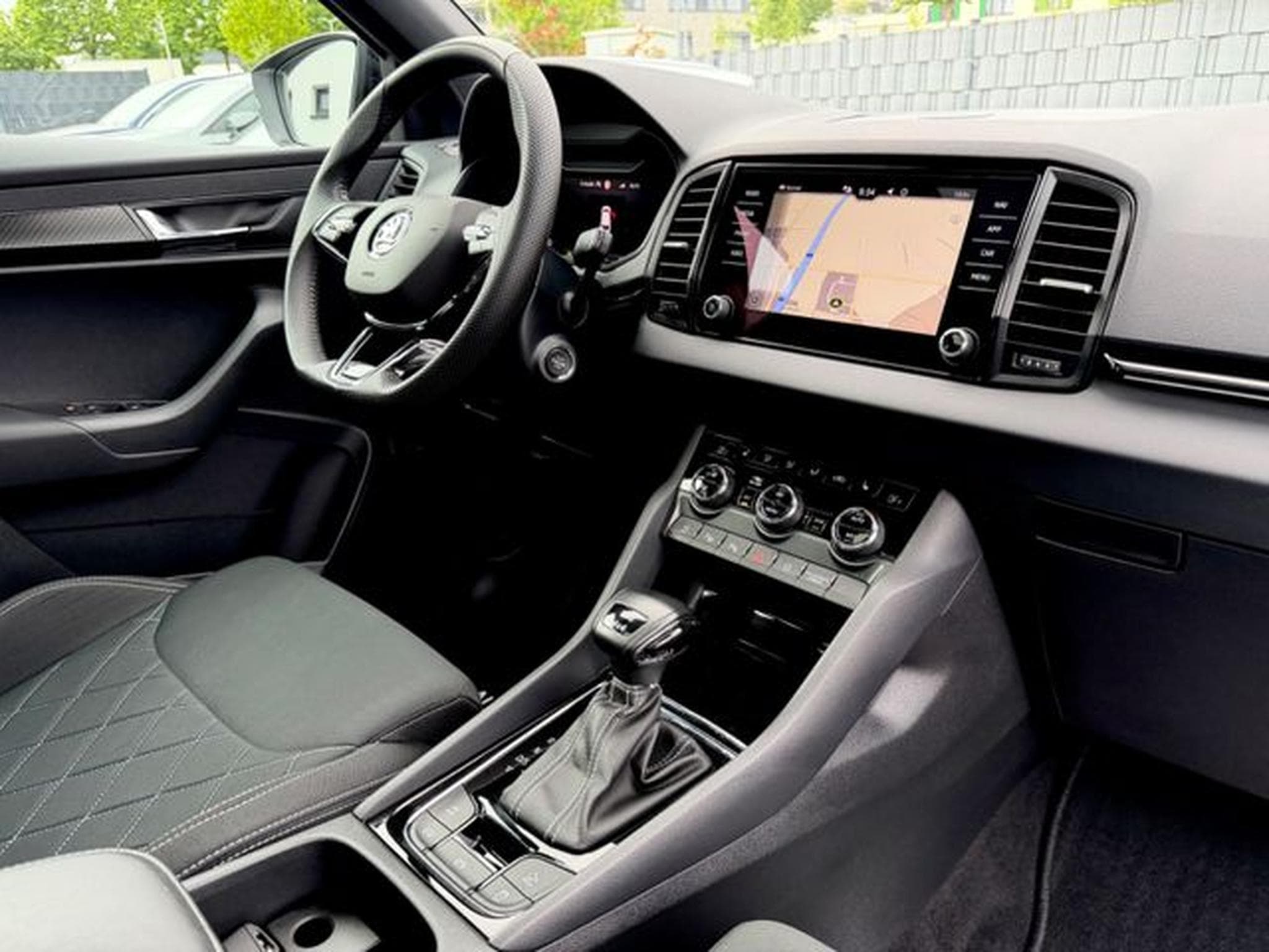 Skoda Karoq Karoq Sportline 2.0 TSI DSG 4x4/PANO/LED/ACC/AHK (2022) - Photo 12